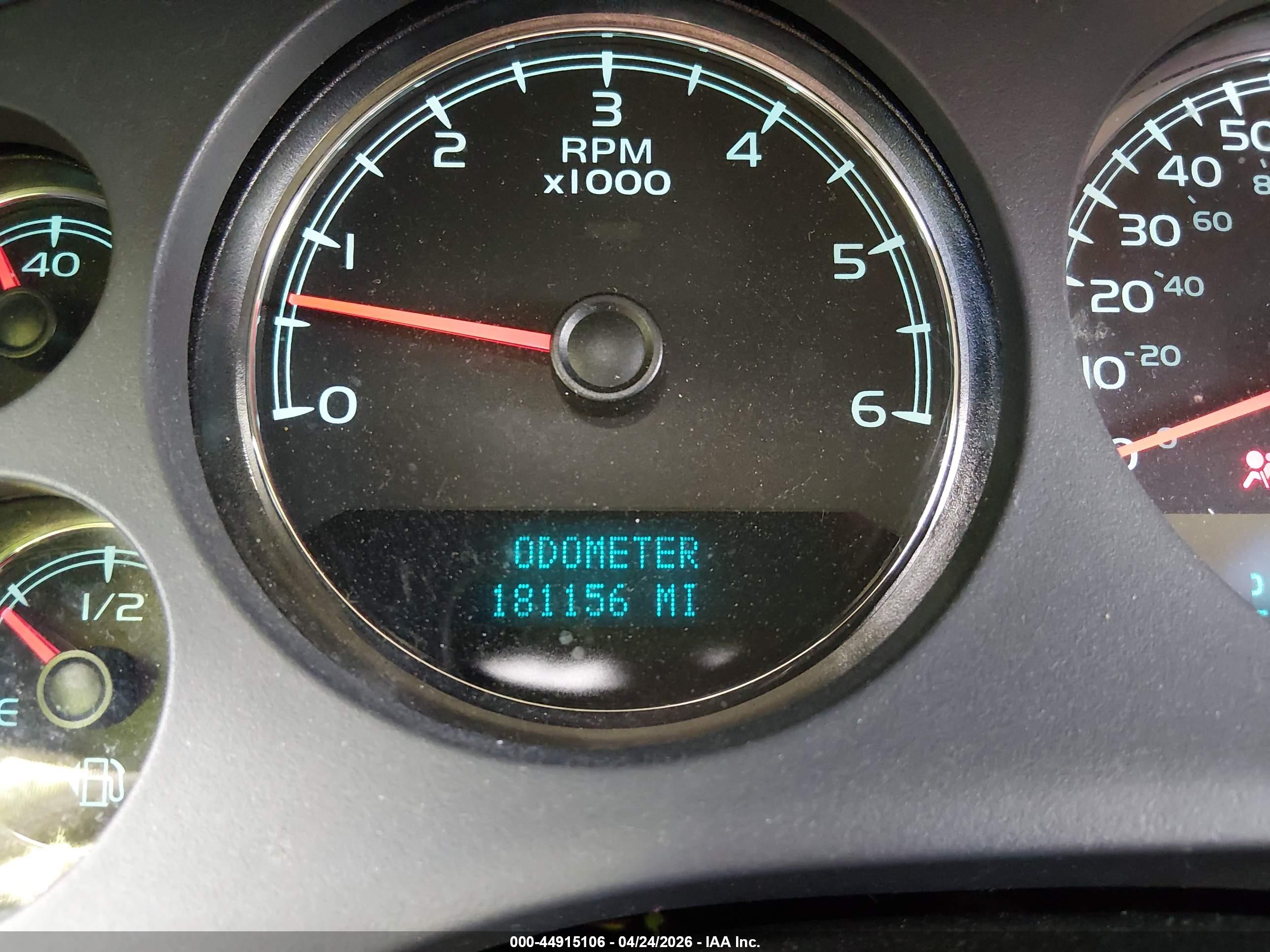 CHEVROLET SUBURBAN image 7