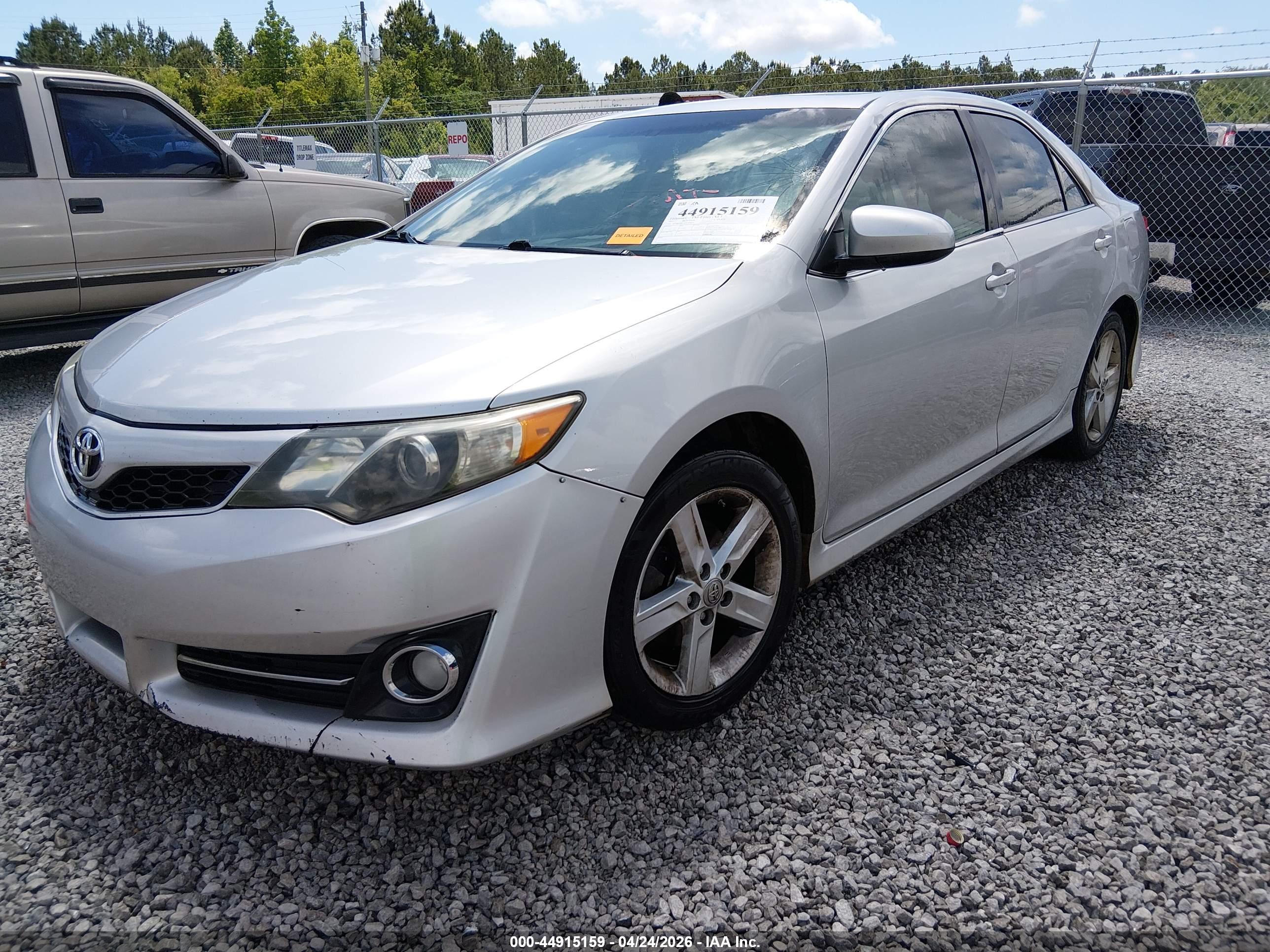 TOYOTA CAMRY image 2