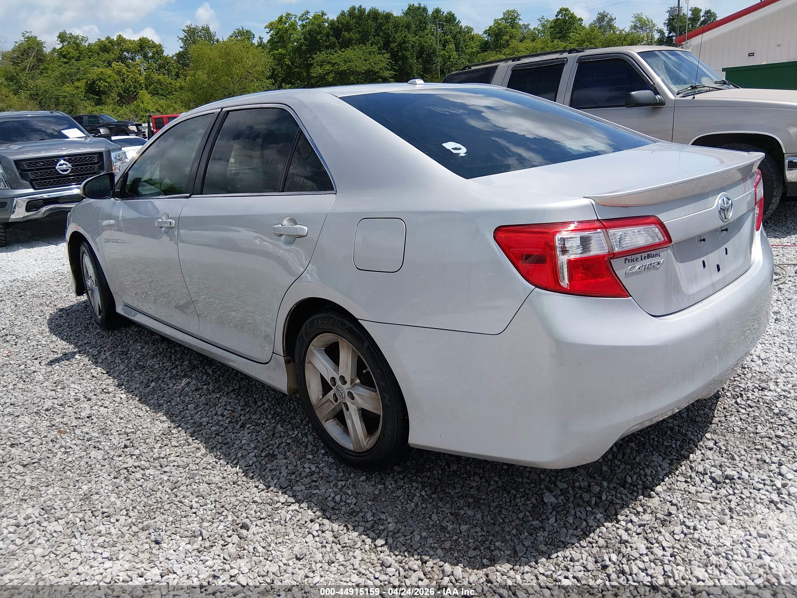 TOYOTA CAMRY image 3