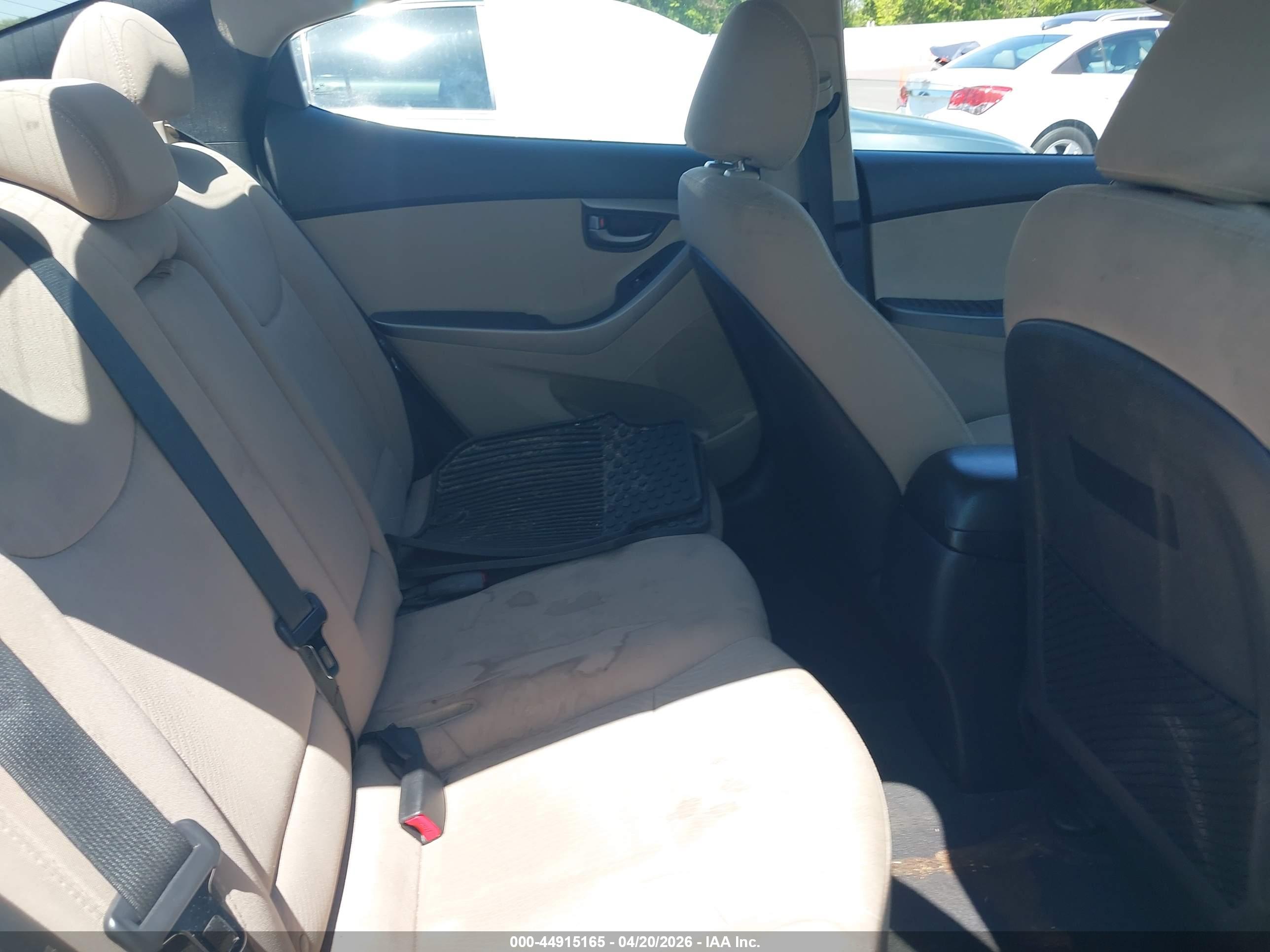 HYUNDAI ELANTRA image 8