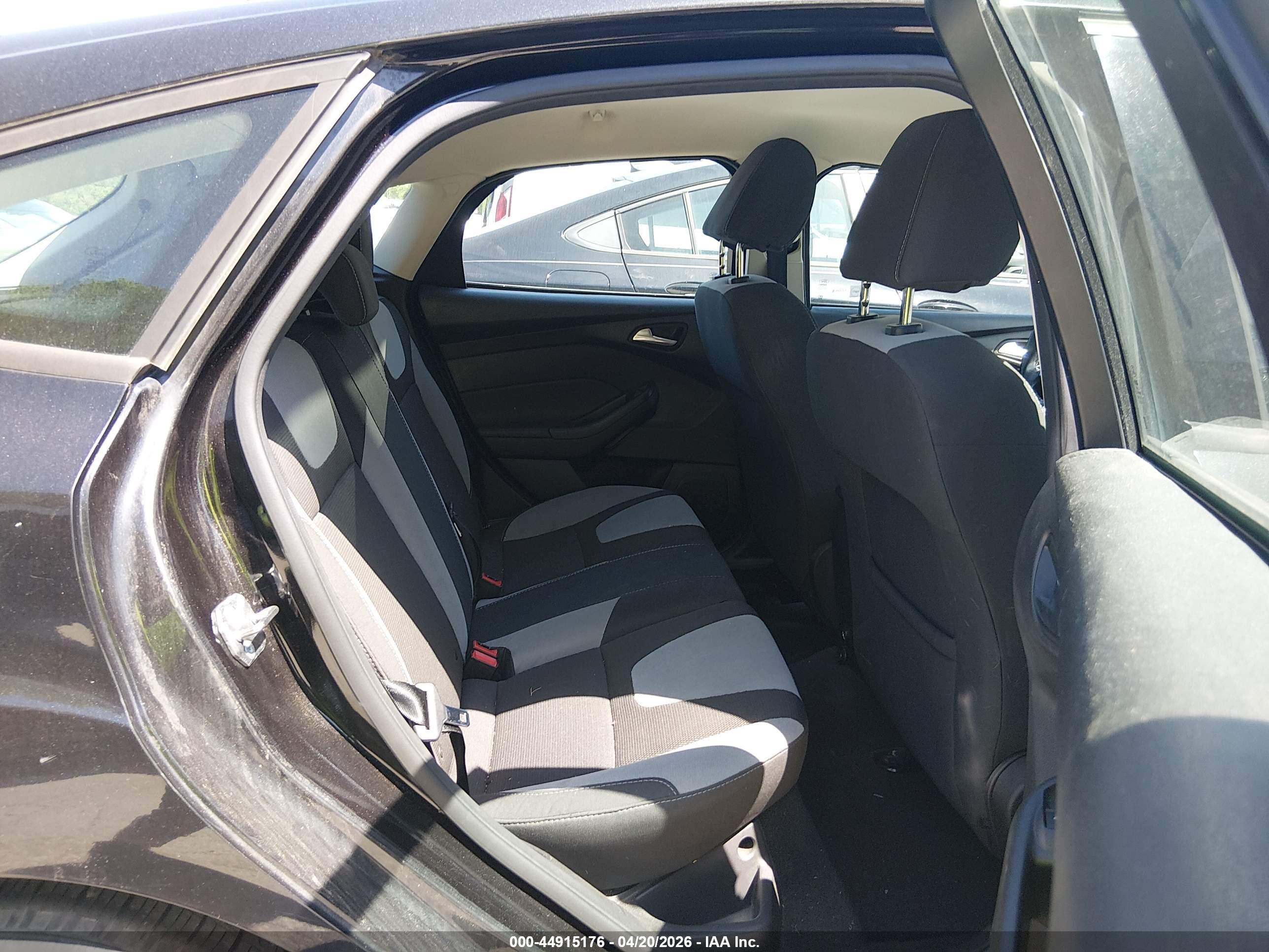 FORD FOCUS image 8