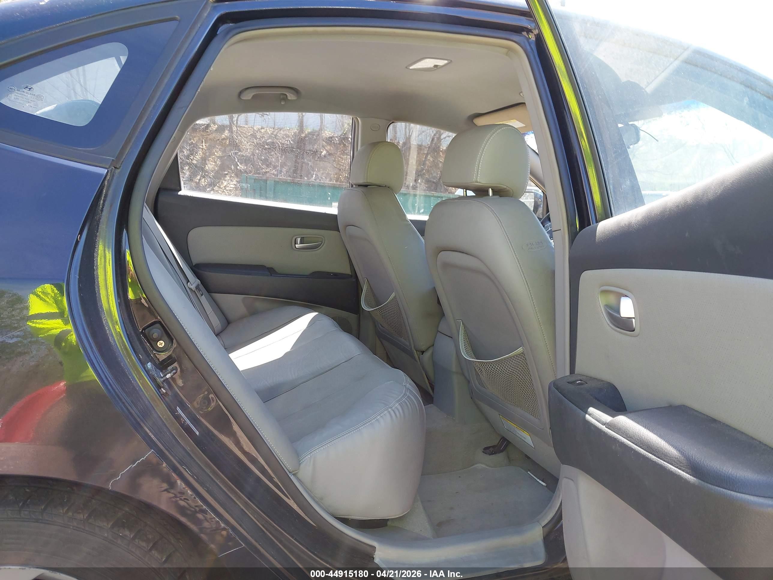 HYUNDAI ELANTRA image 8
