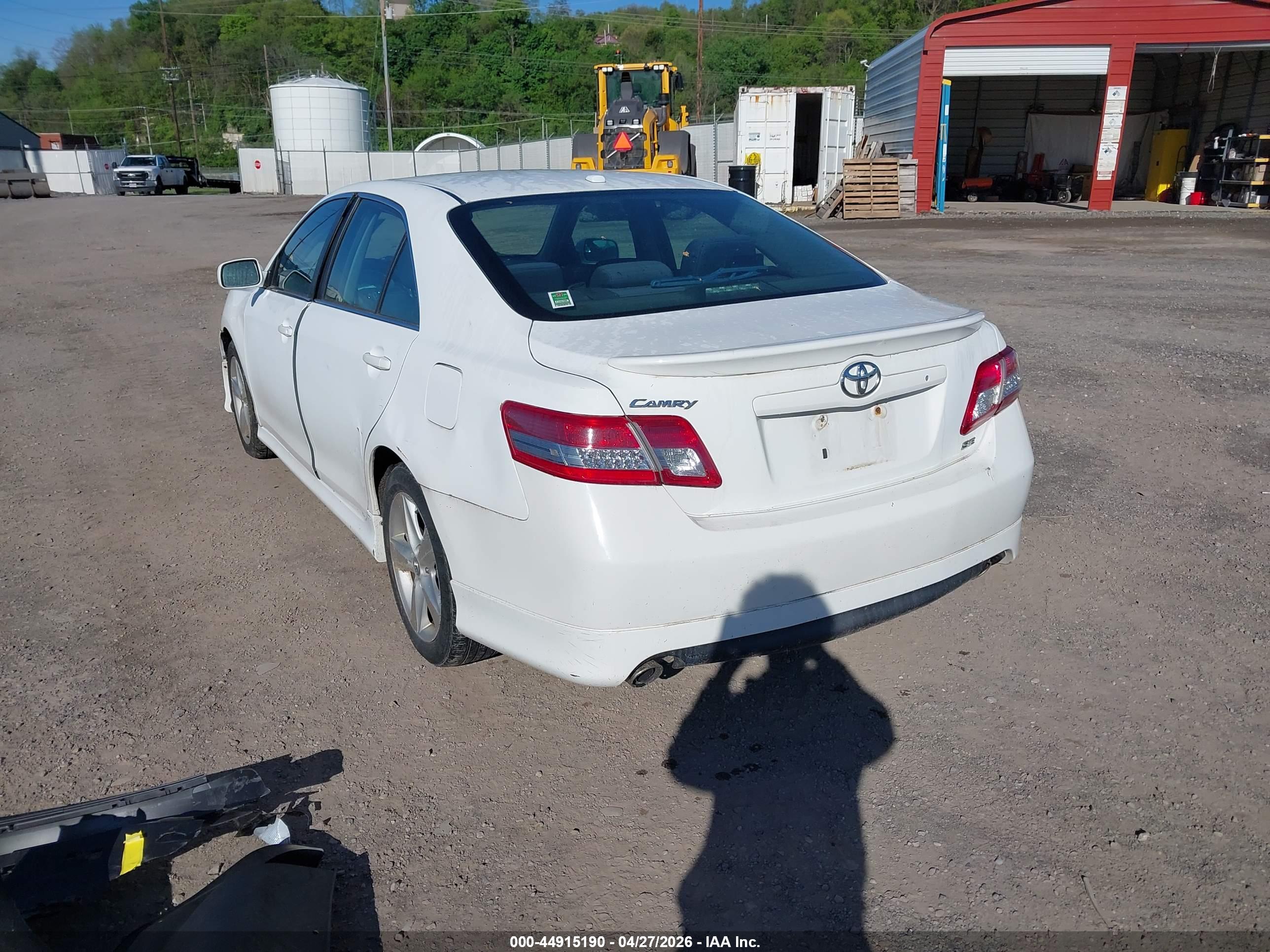 TOYOTA CAMRY image 3