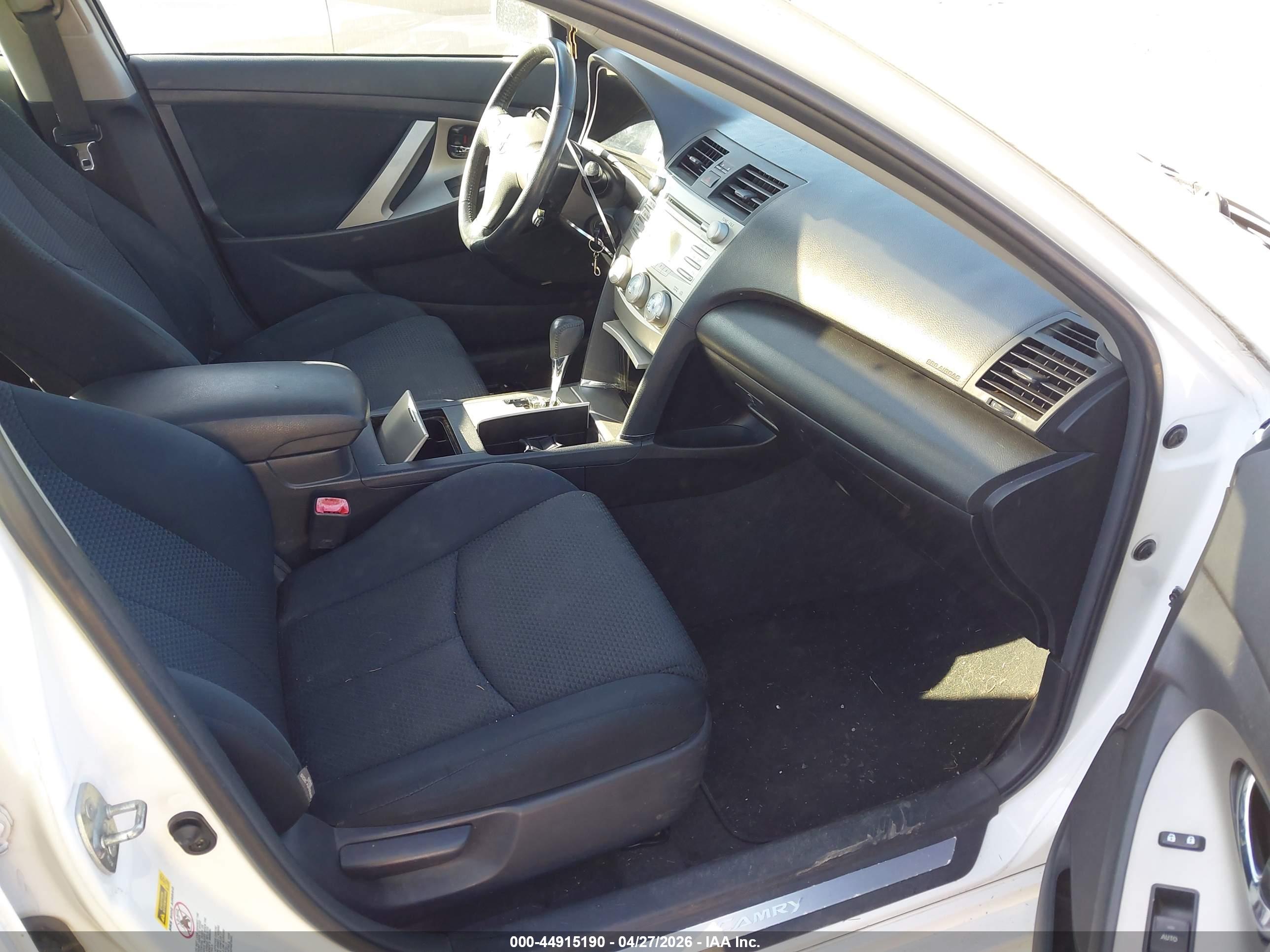 TOYOTA CAMRY image 5