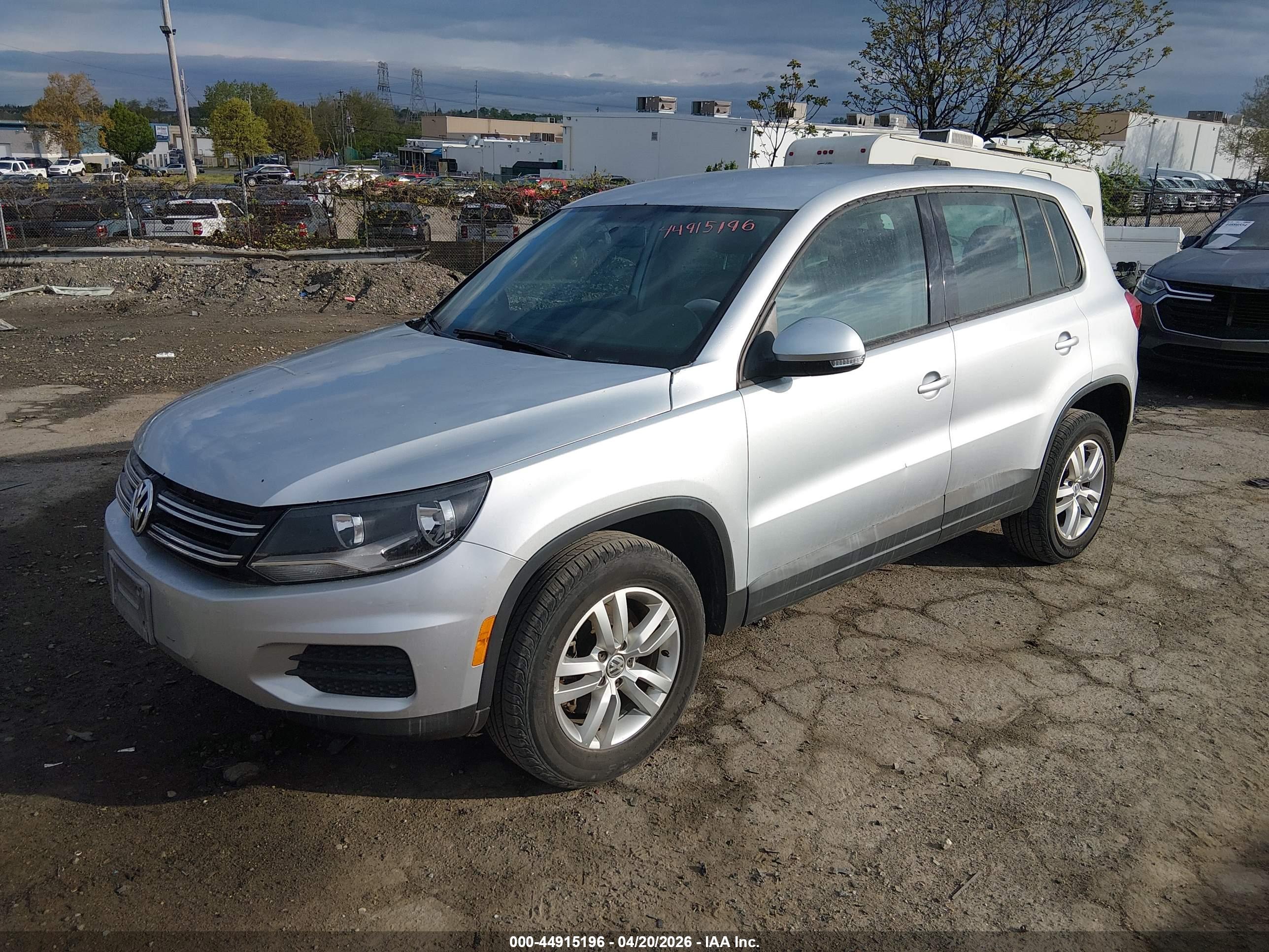 VOLKSWAGEN TIGUAN image 2