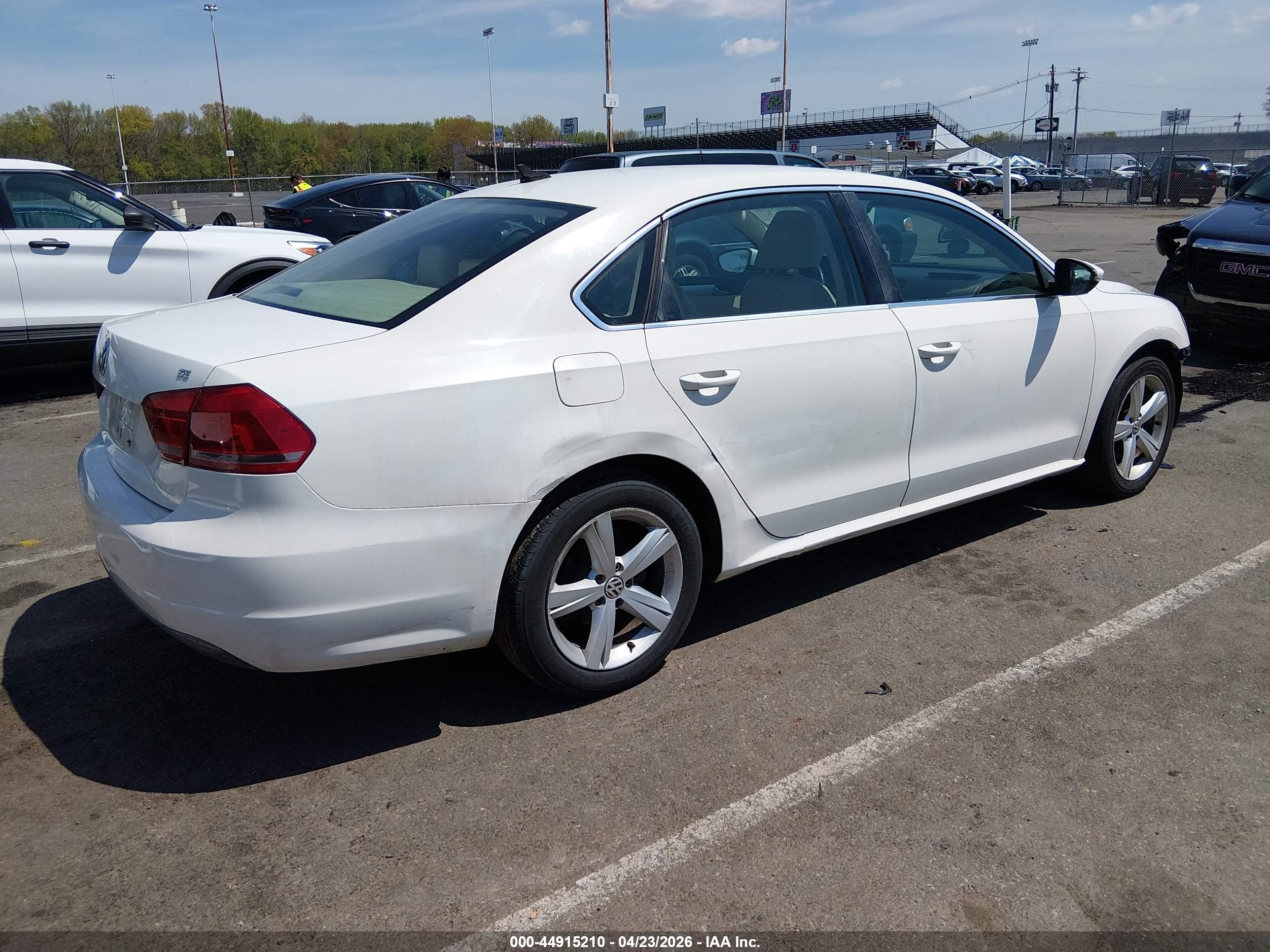 VOLKSWAGEN PASSAT image 4