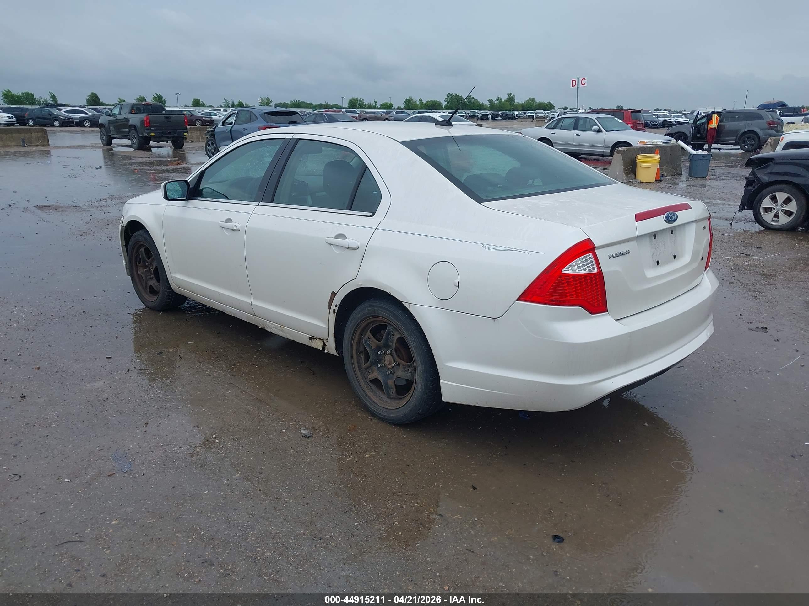 FORD FUSION image 3