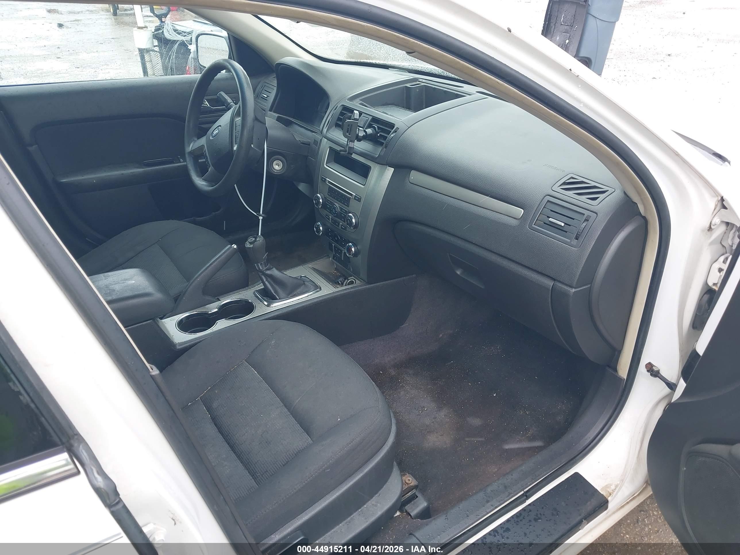 FORD FUSION image 5