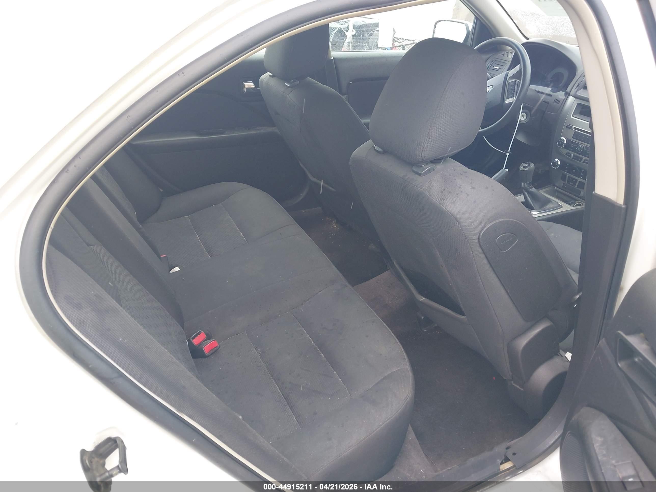 FORD FUSION image 8