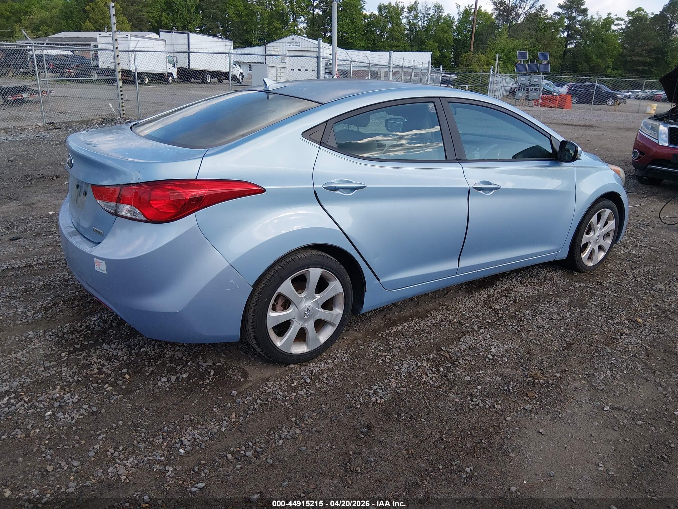 HYUNDAI ELANTRA image 4