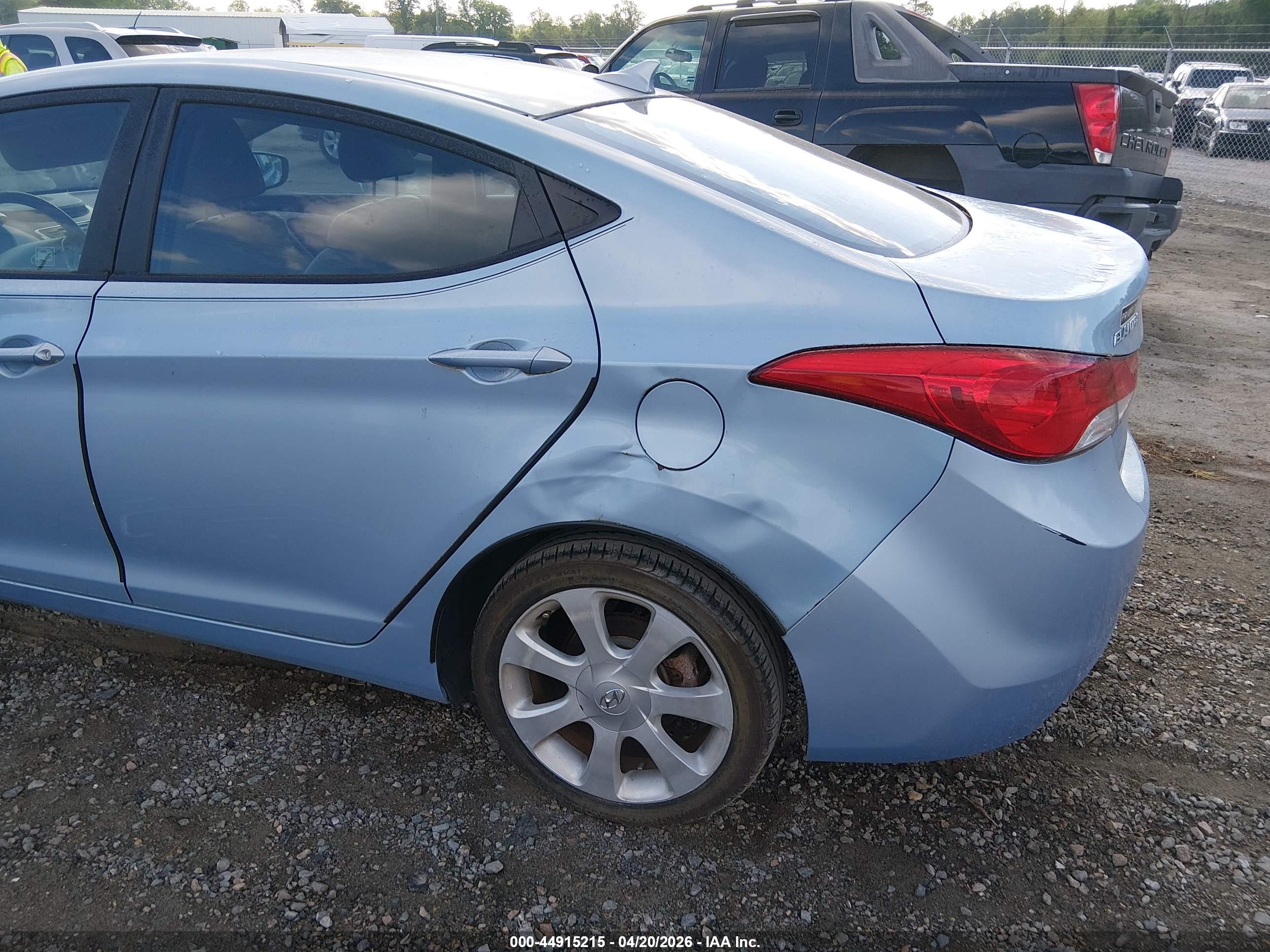 HYUNDAI ELANTRA image 6