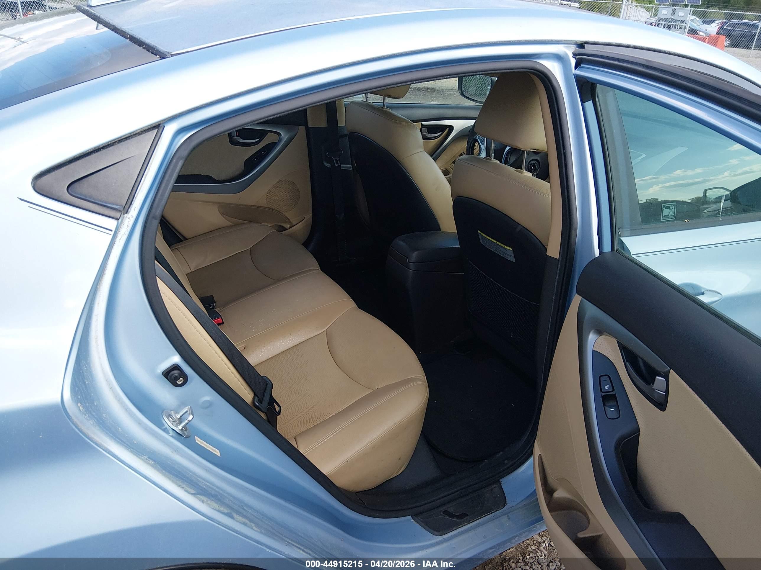 HYUNDAI ELANTRA image 8