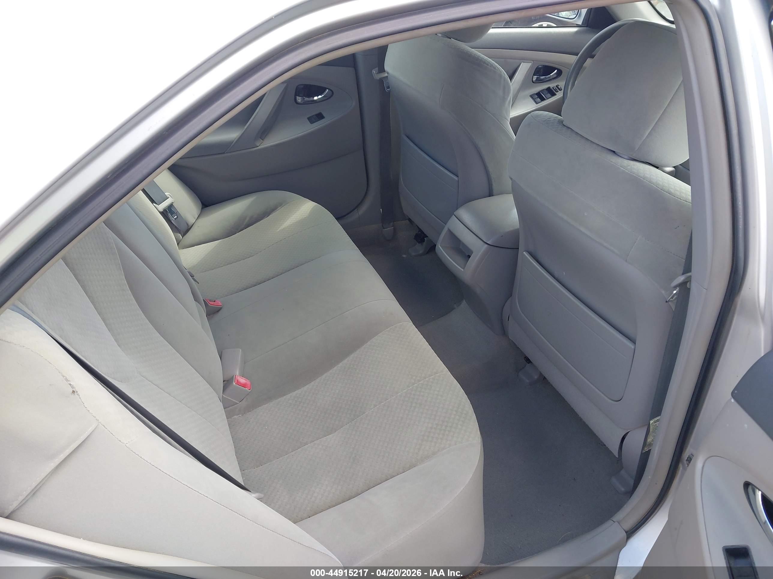 TOYOTA CAMRY image 8