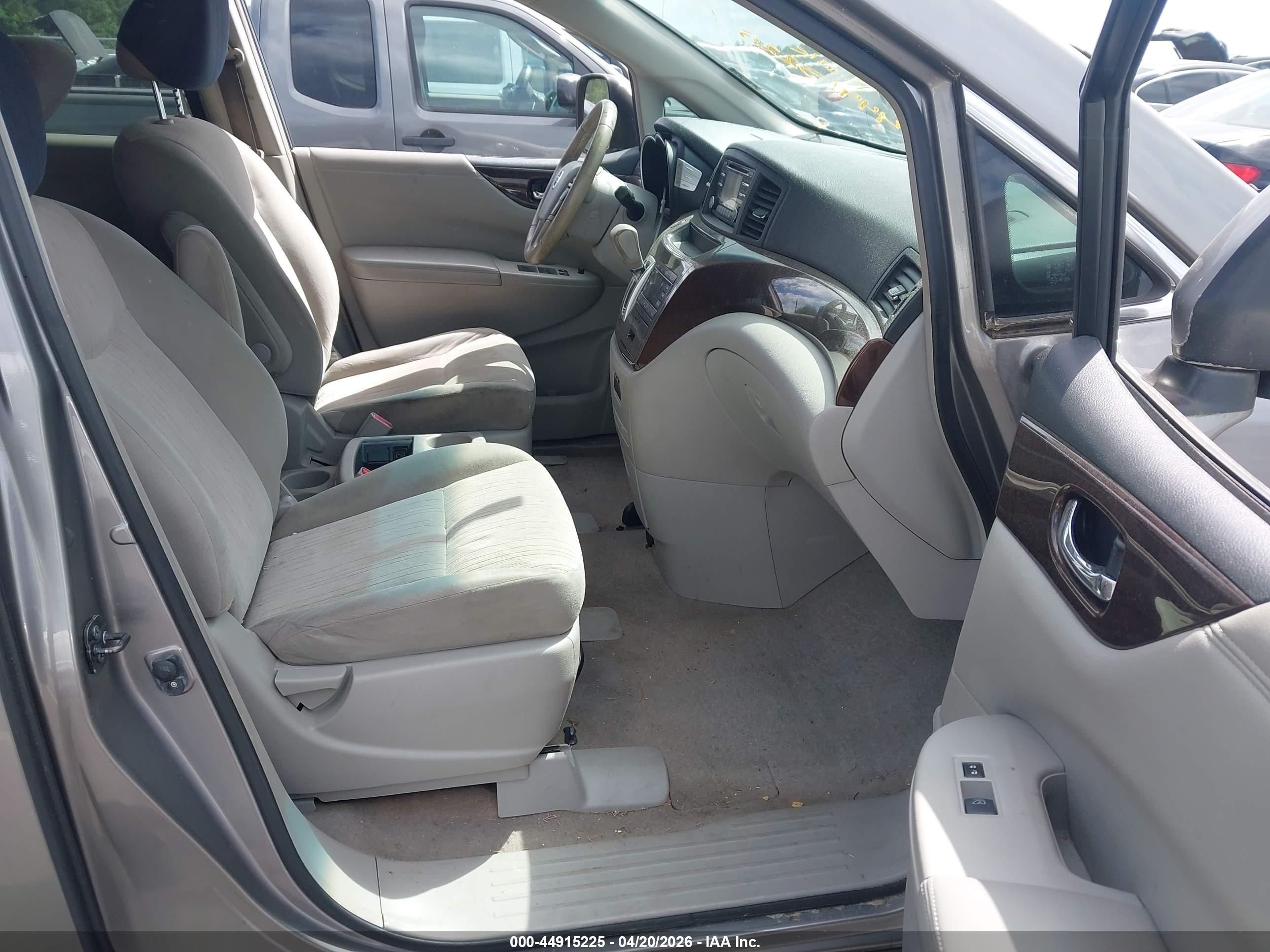 NISSAN QUEST image 5