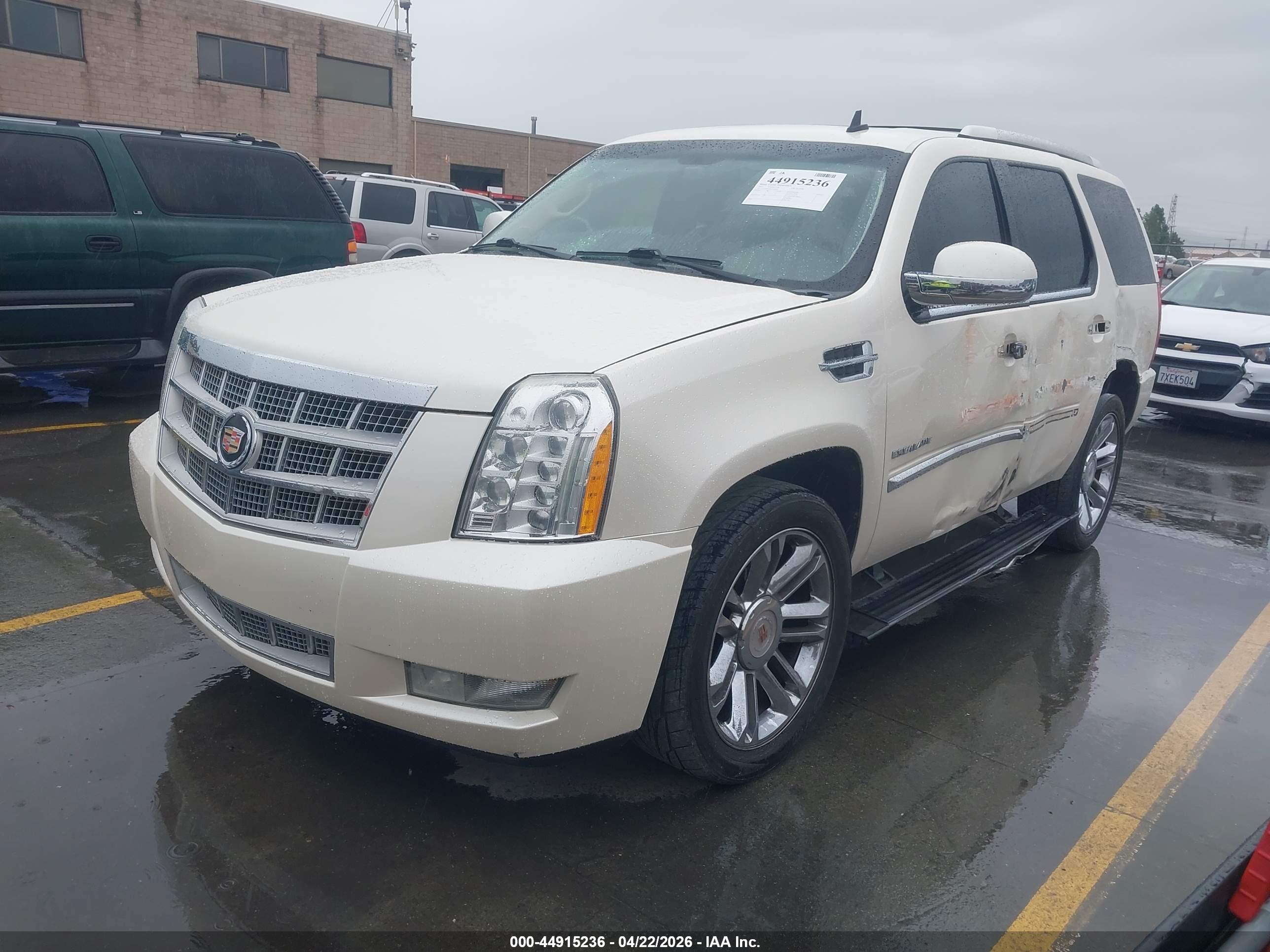 CADILLAC ESCALADE image 2
