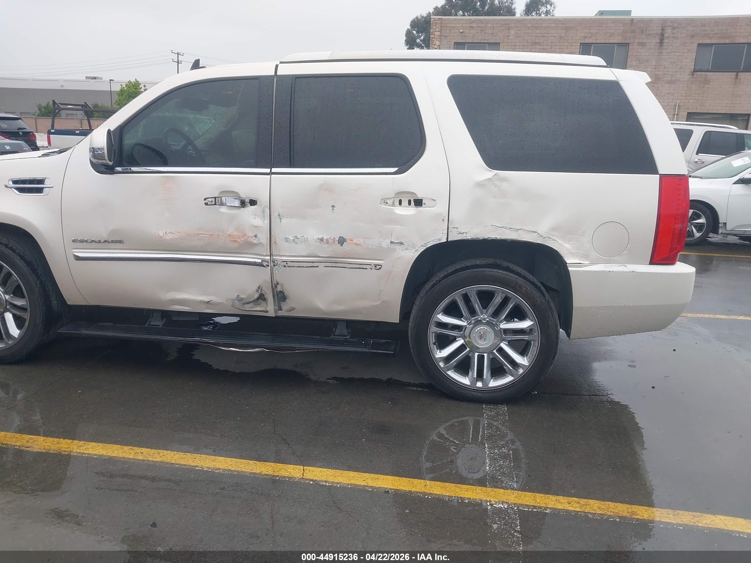 CADILLAC ESCALADE image 6