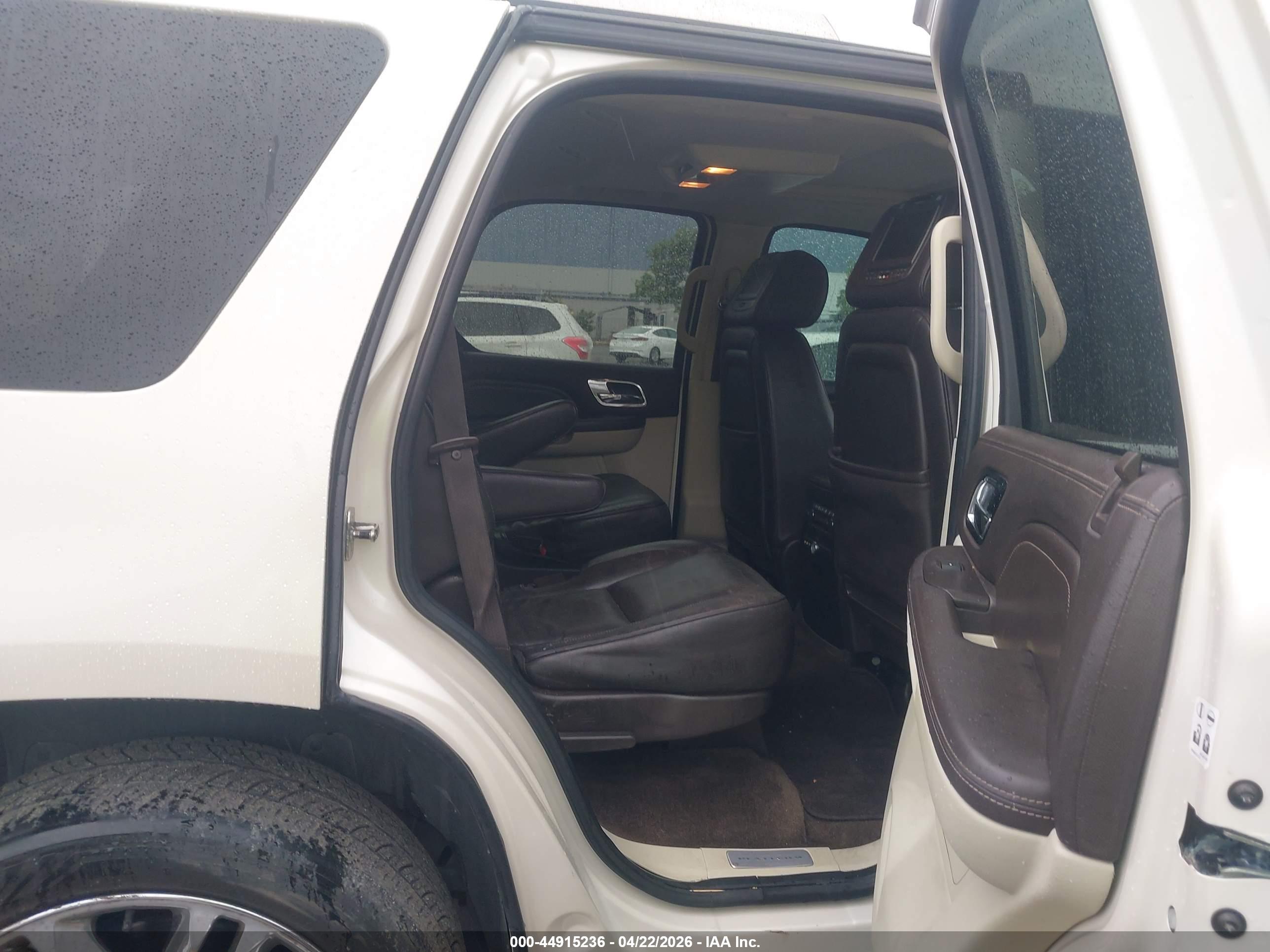 CADILLAC ESCALADE image 8
