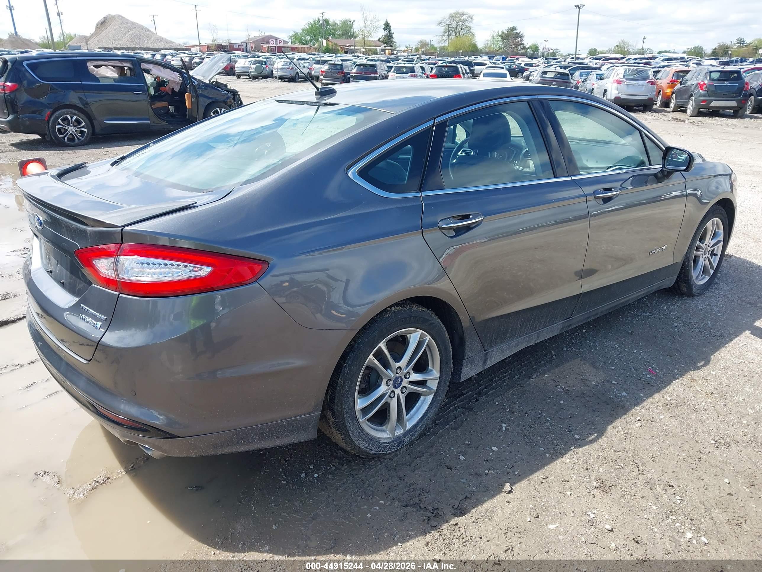 FORD FUSION image 4