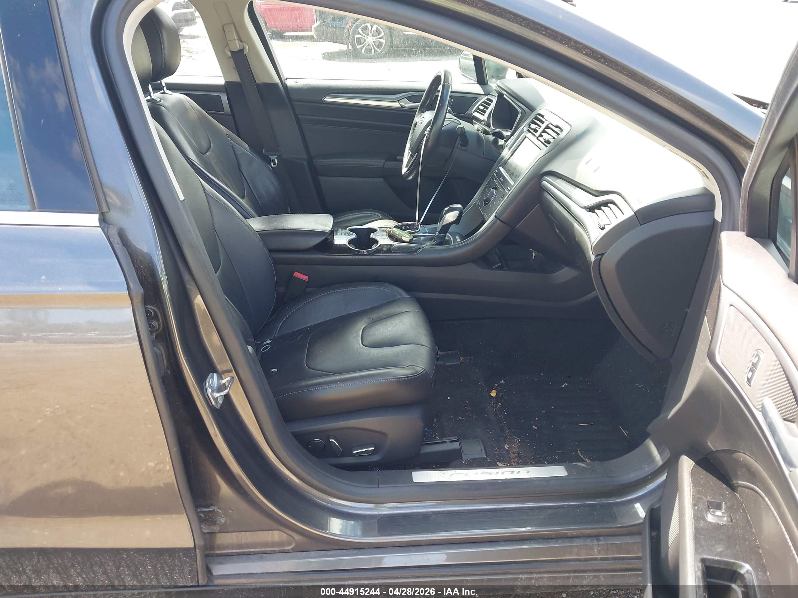 FORD FUSION image 5