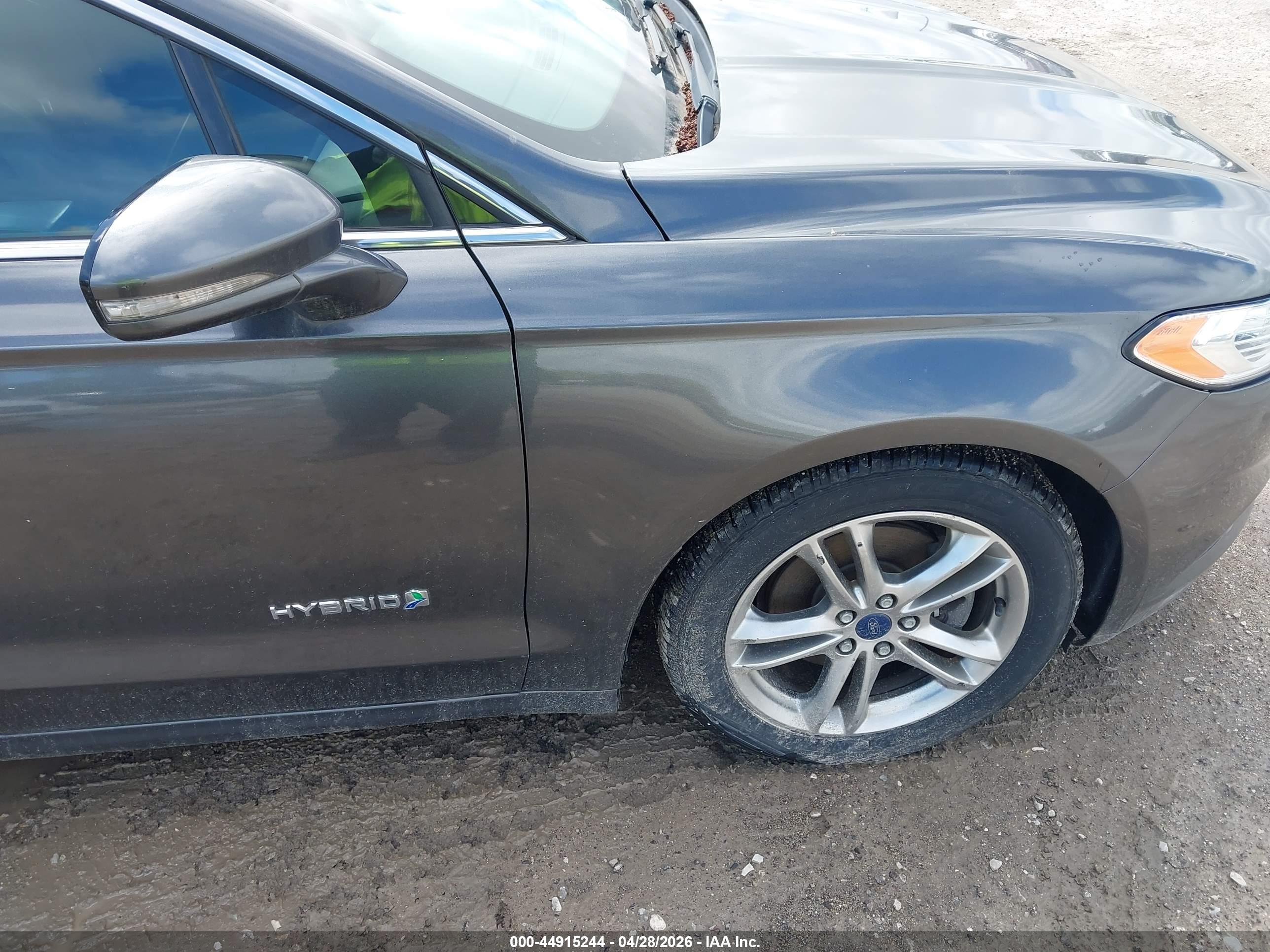 FORD FUSION image 6