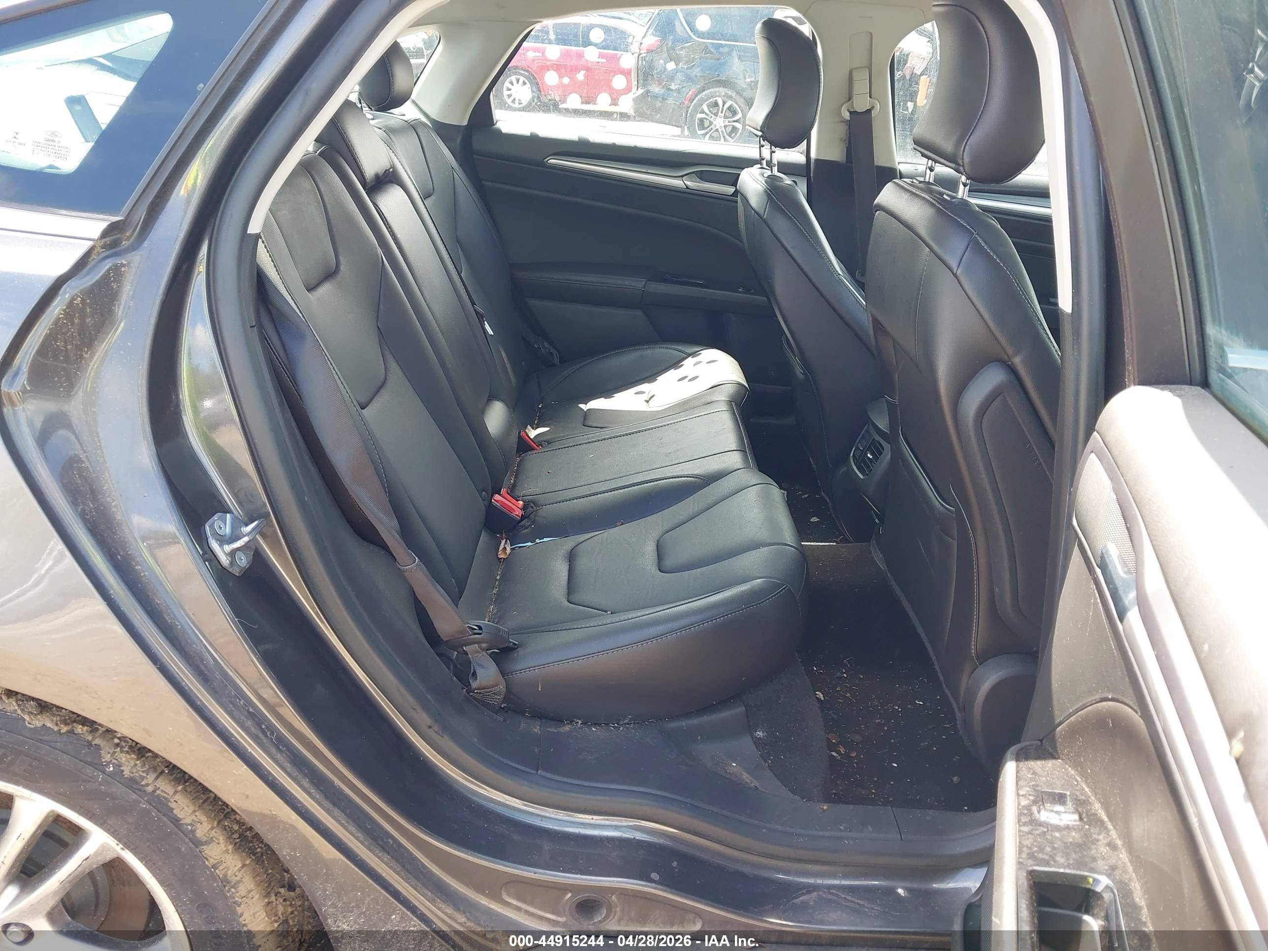 FORD FUSION image 8