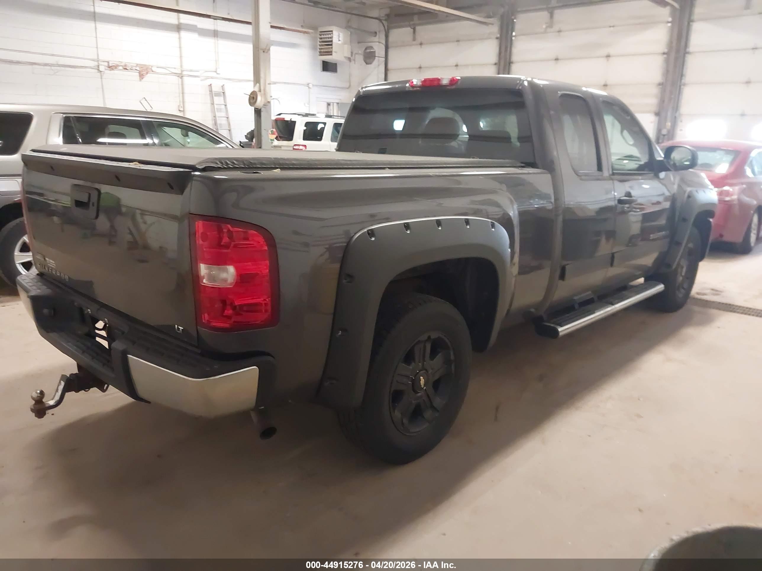 CHEVROLET SILVERADO image 4