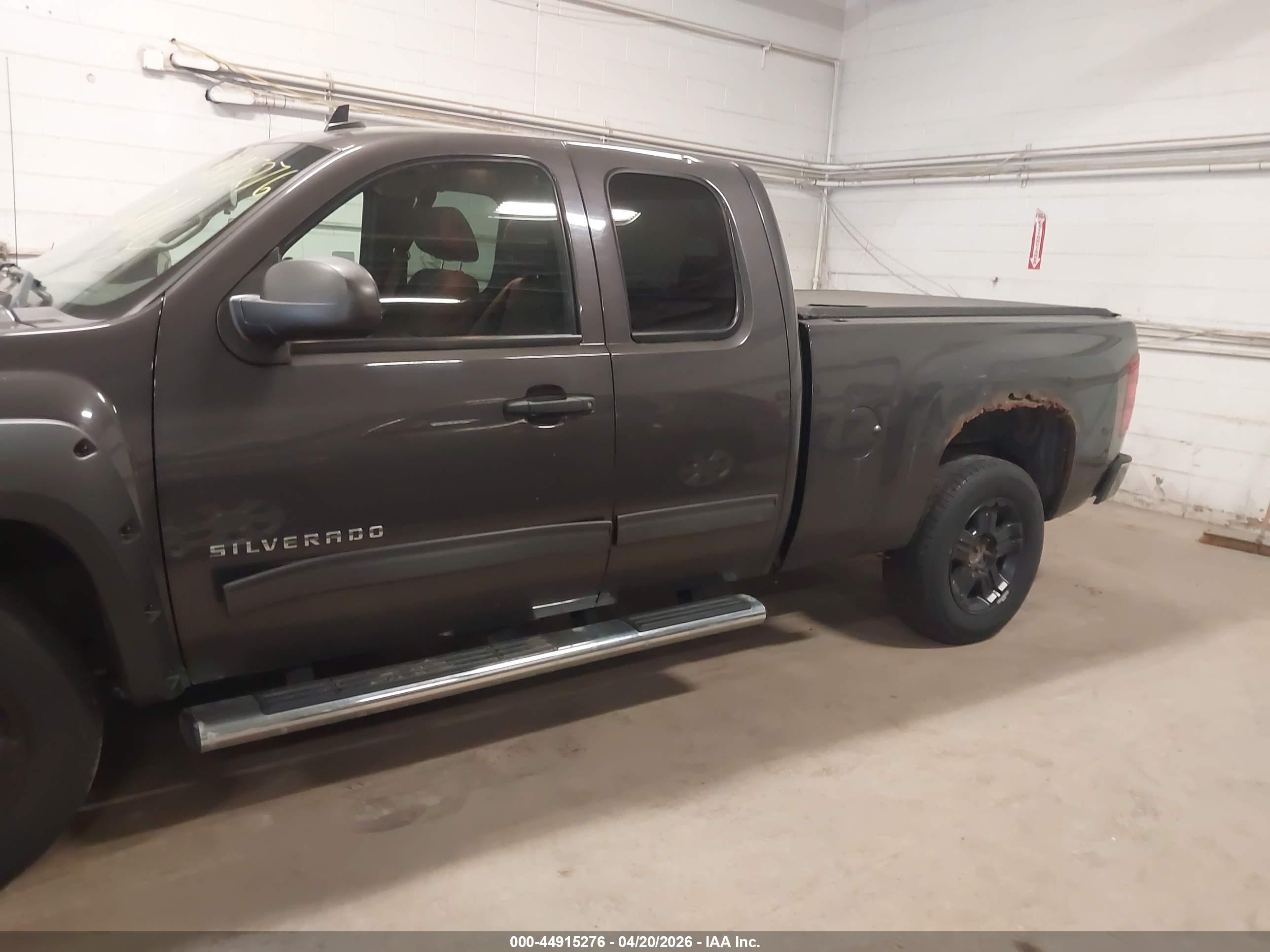 CHEVROLET SILVERADO image 6