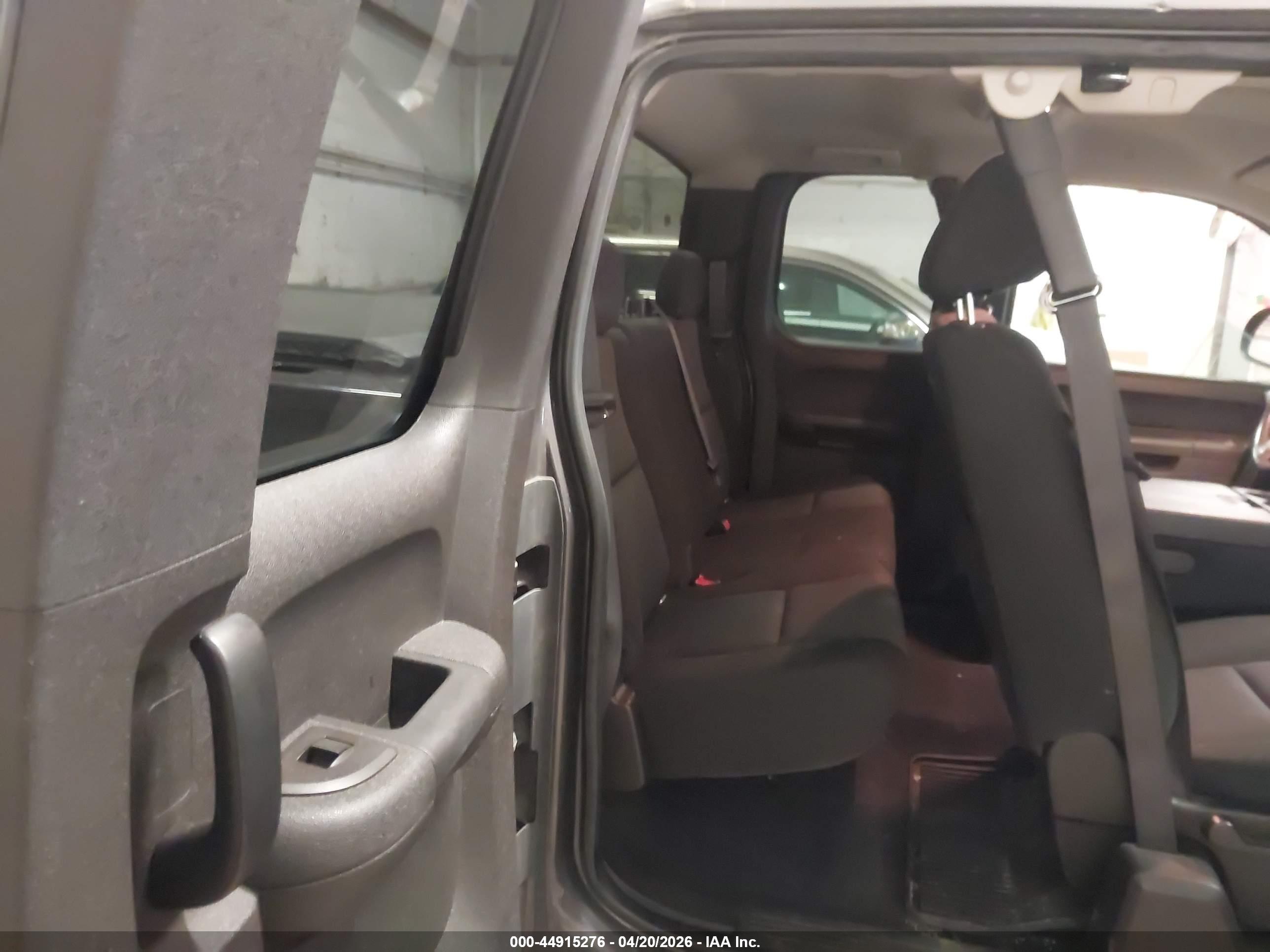 CHEVROLET SILVERADO image 8