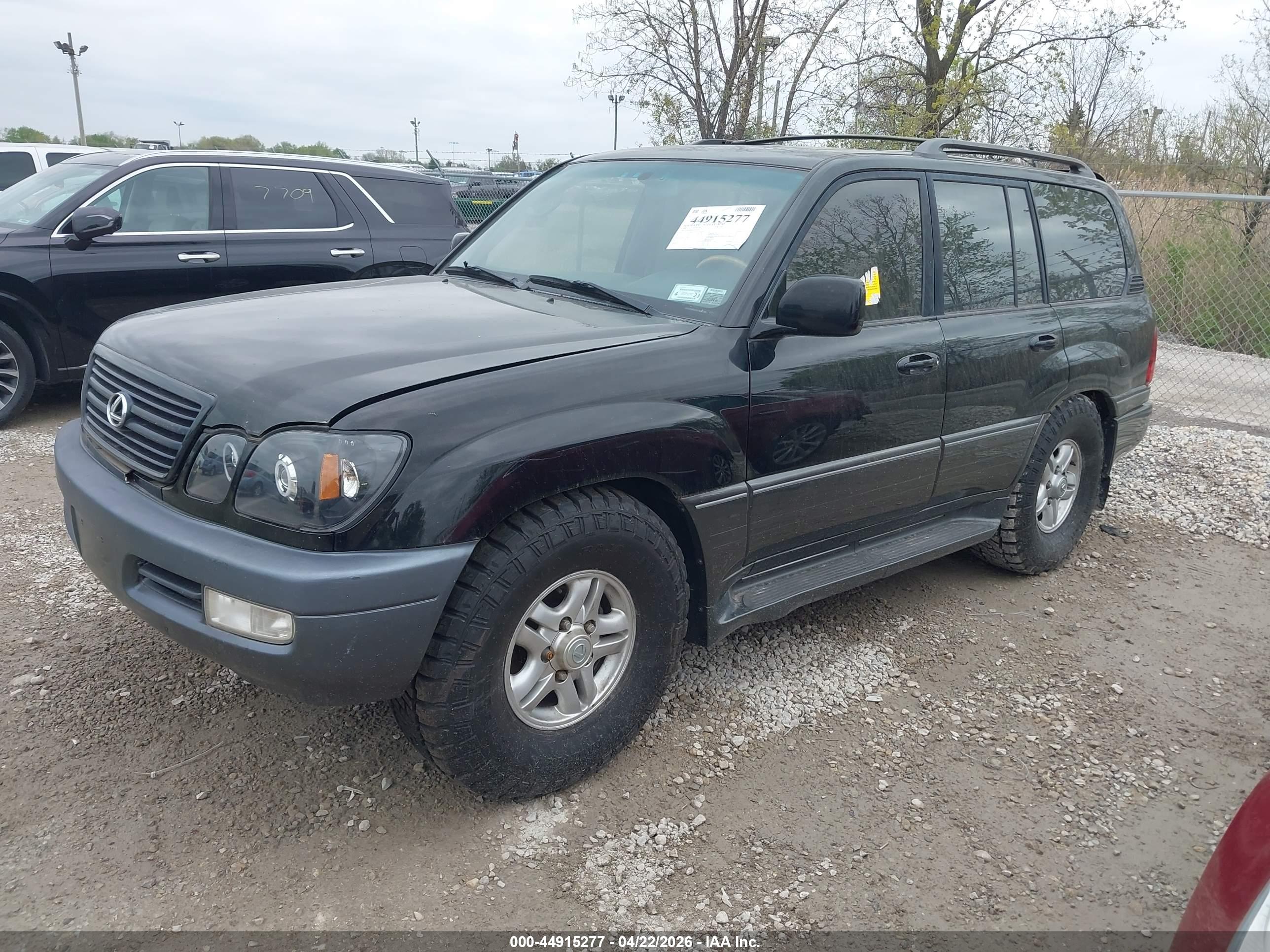 LEXUS LX image 2