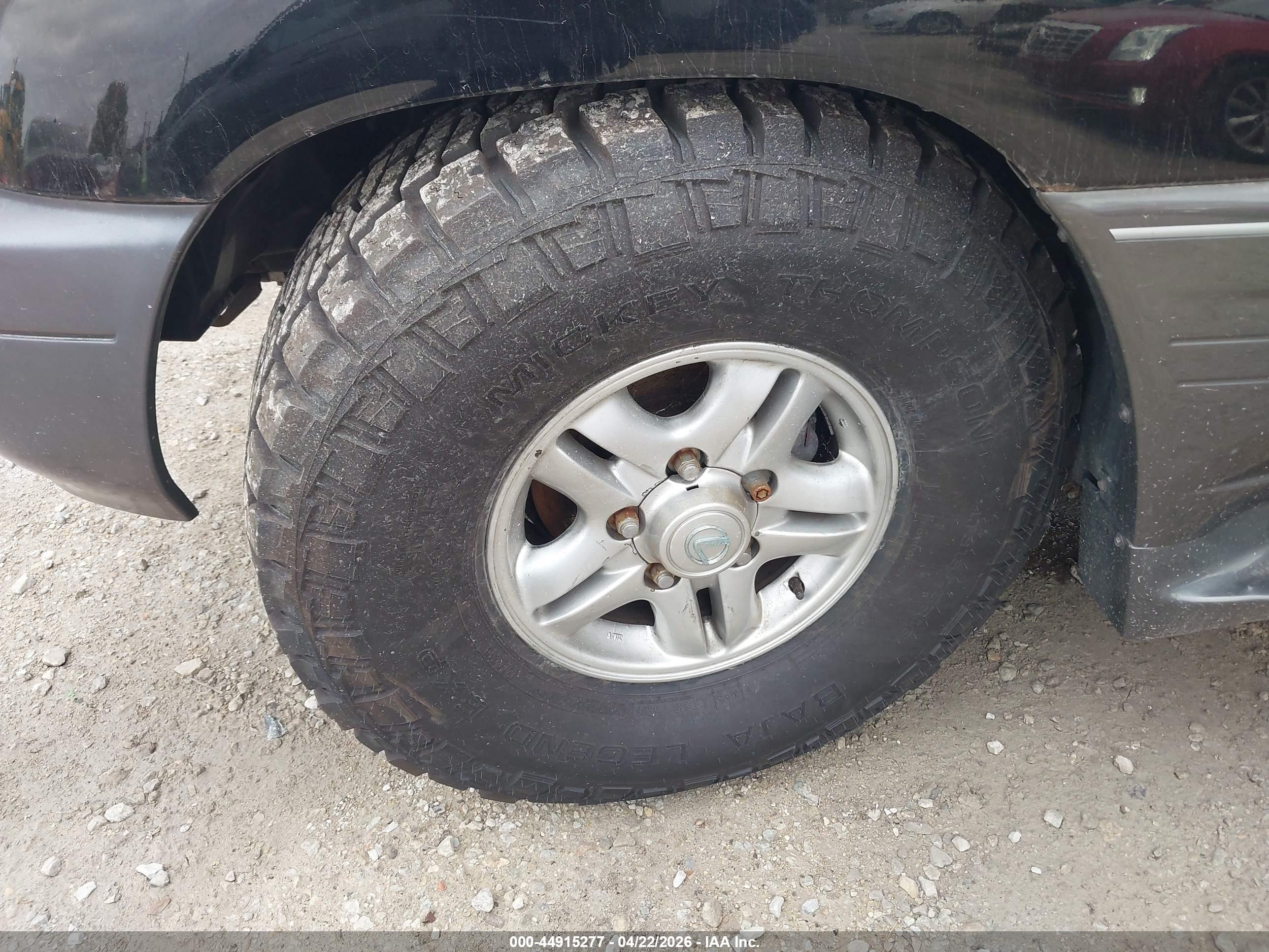 LEXUS LX image 6