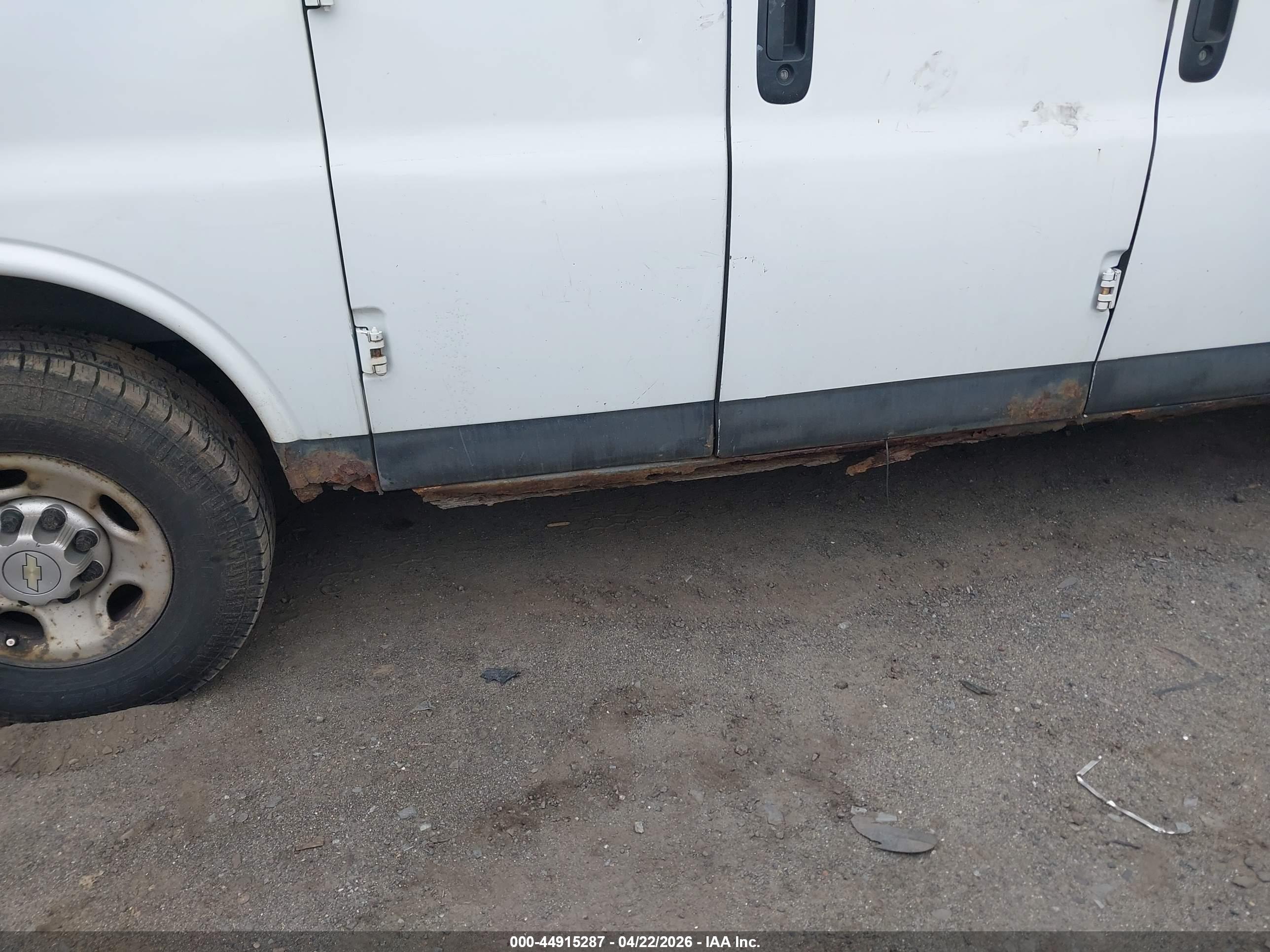 CHEVROLET EXPRESS image 6