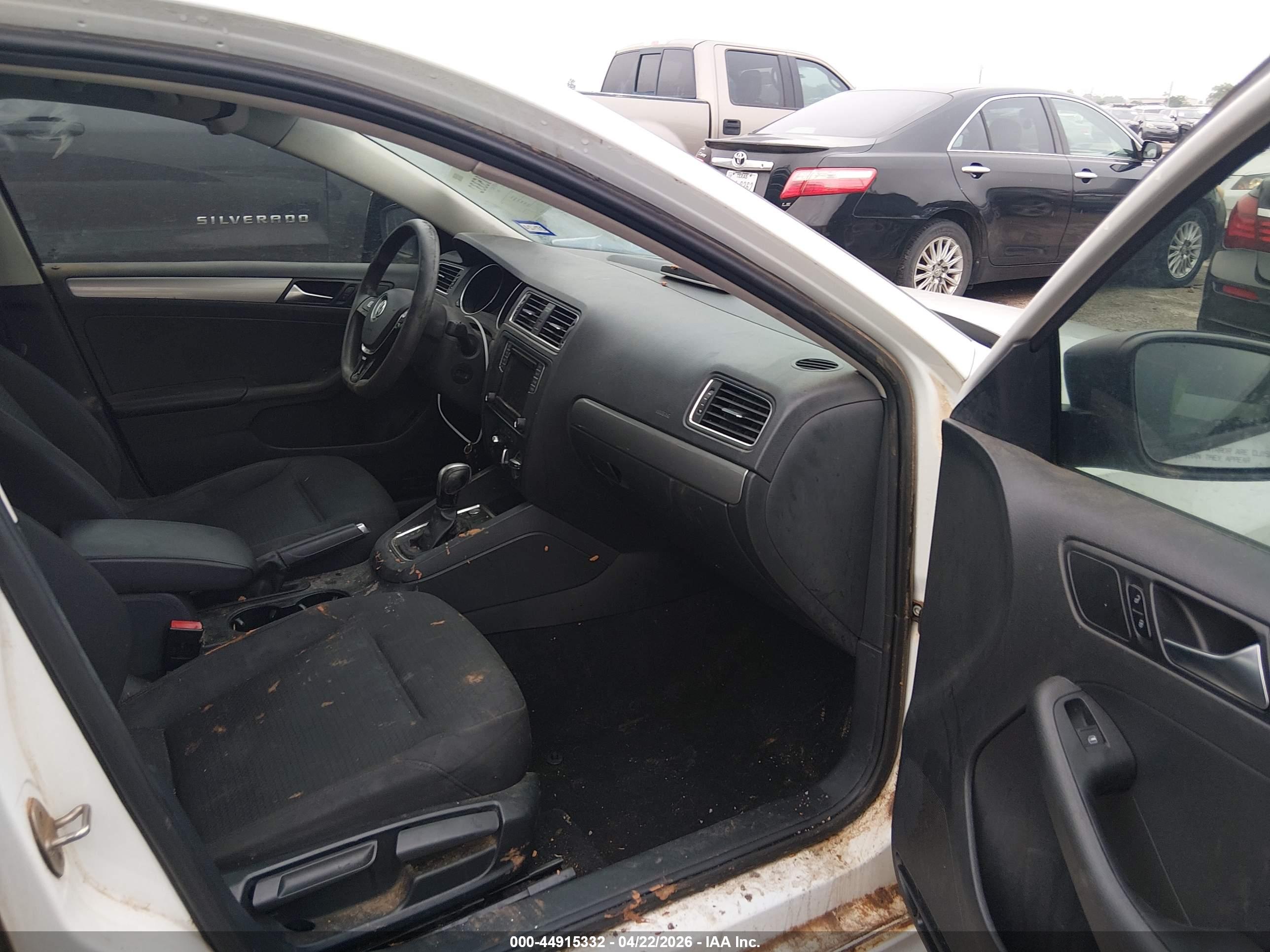 VOLKSWAGEN JETTA image 5