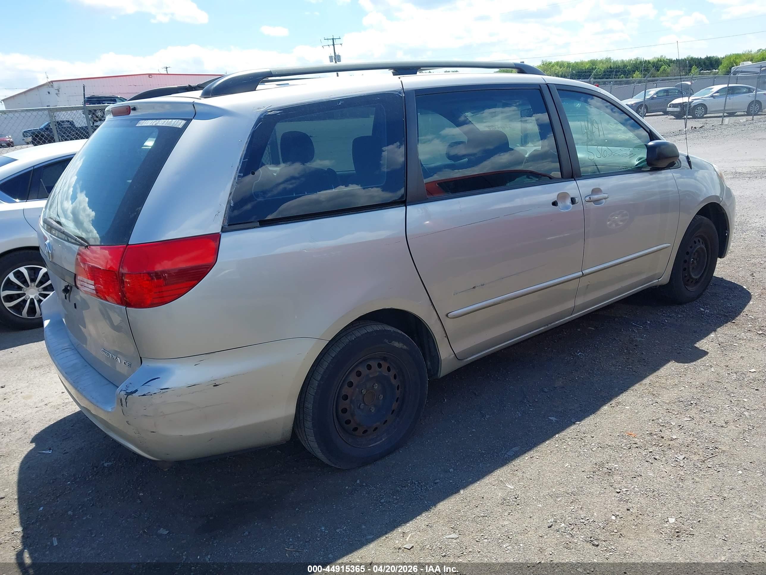 TOYOTA SIENNA image 4