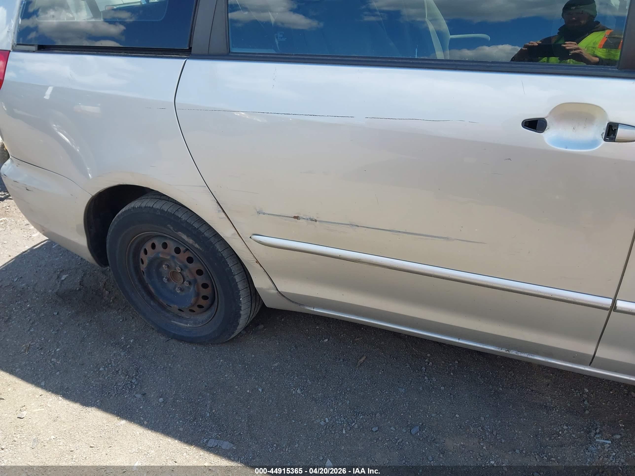 TOYOTA SIENNA image 6