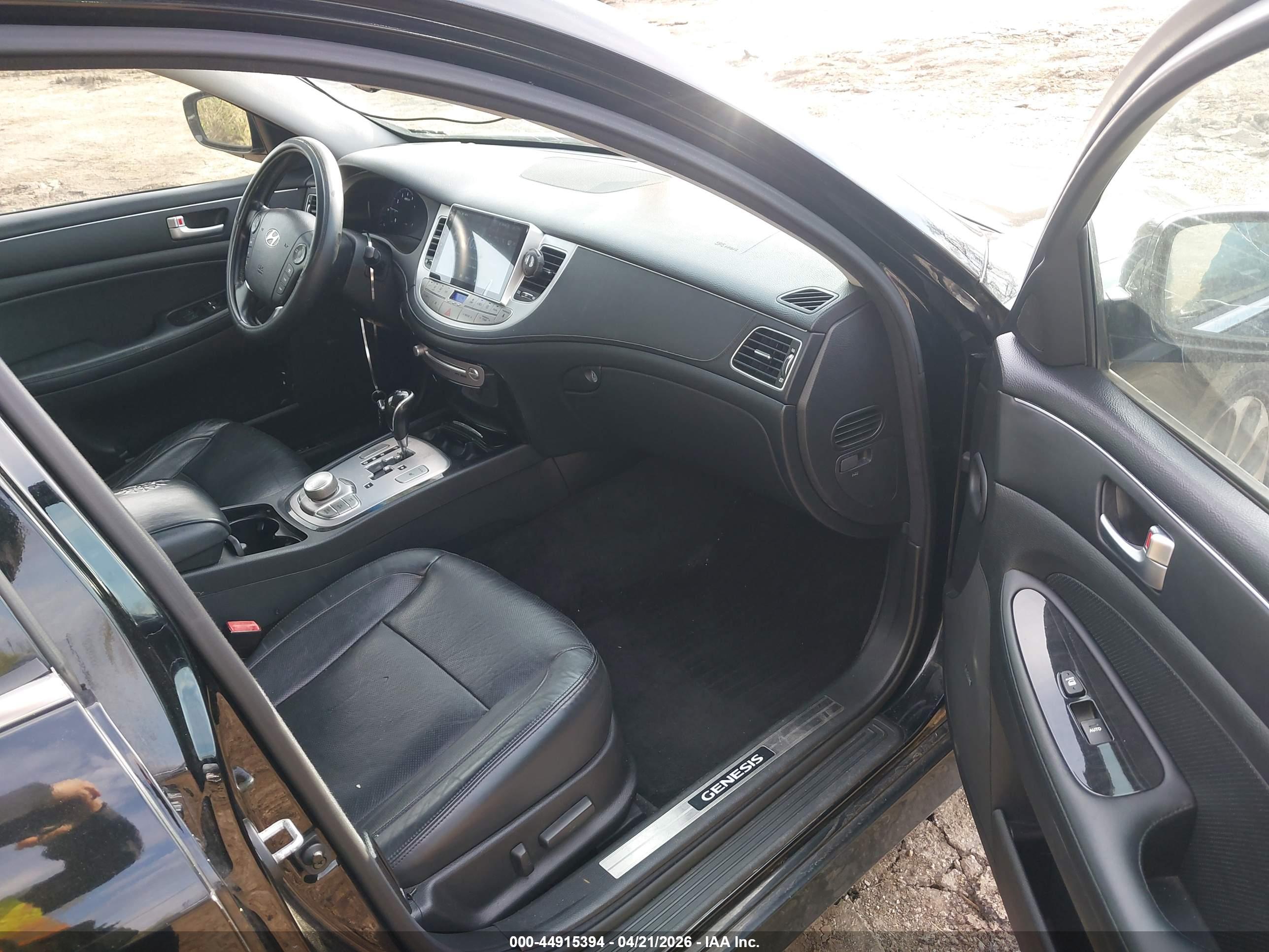 HYUNDAI GENESIS image 5