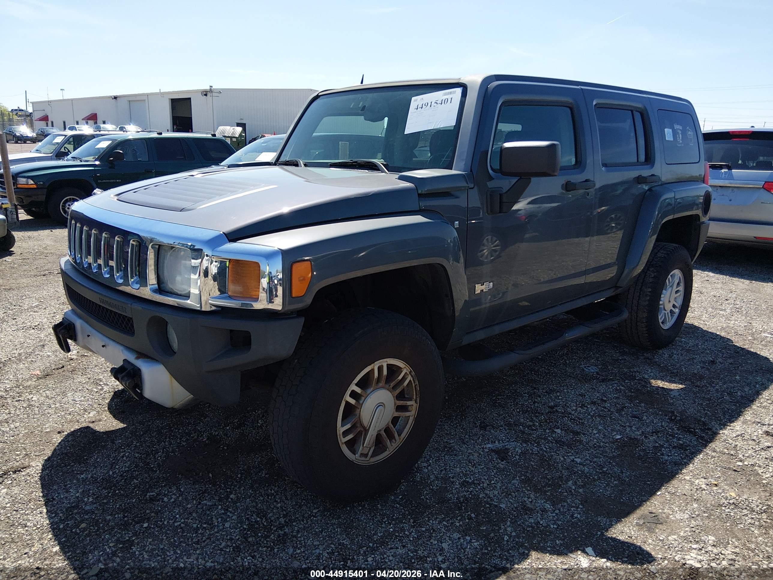 HUMMER H3 image 2