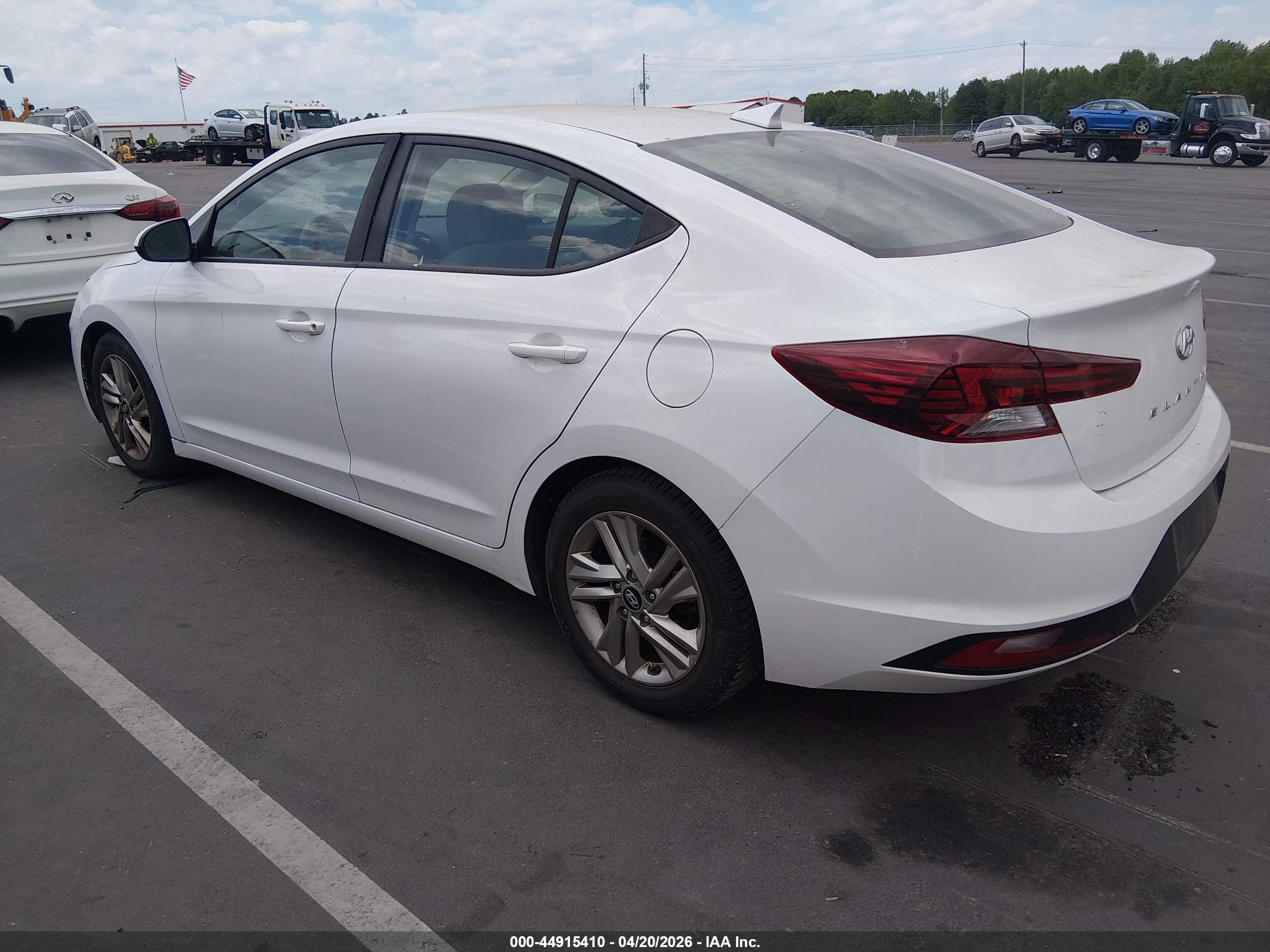 HYUNDAI ELANTRA image 3