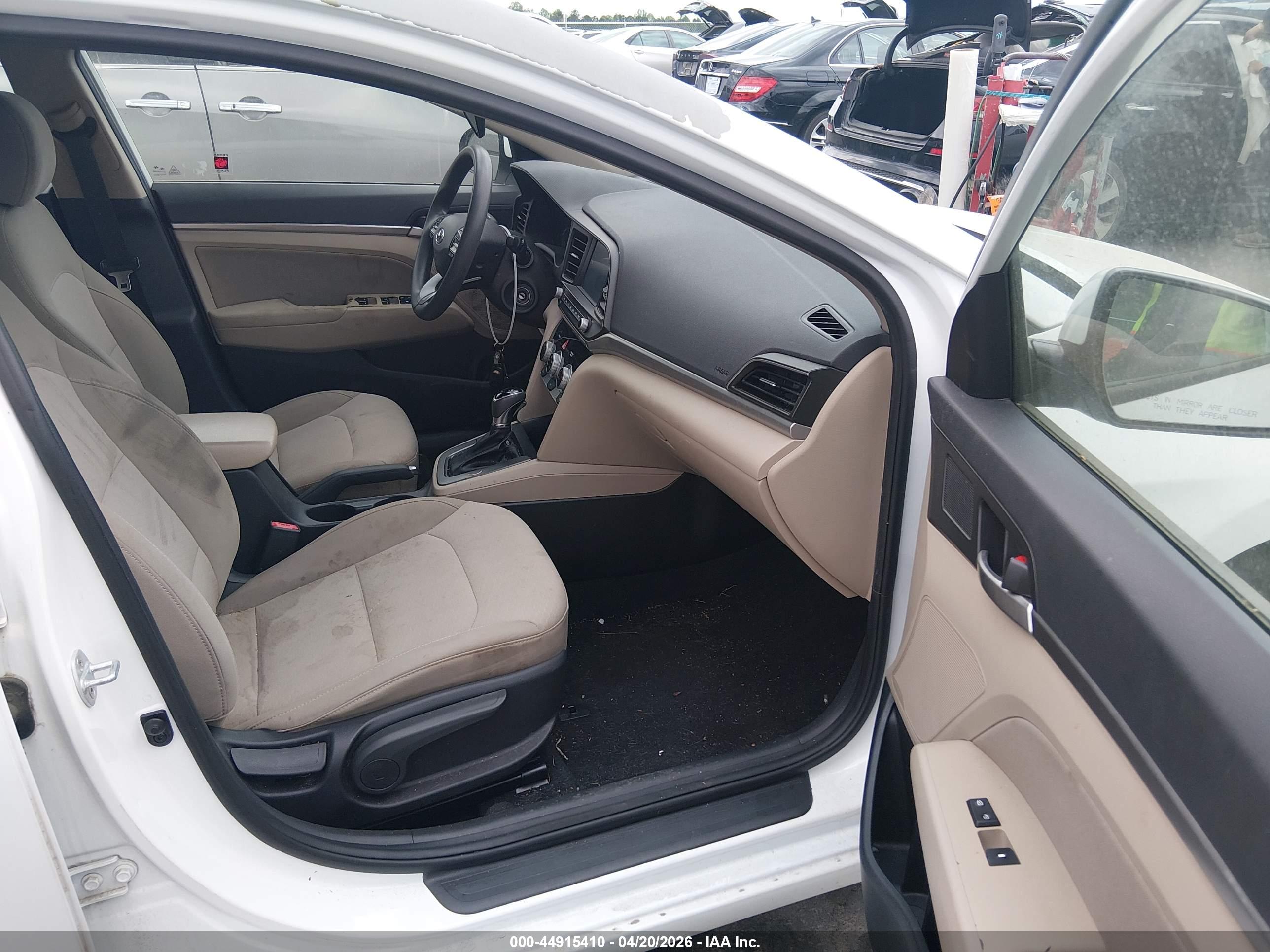 HYUNDAI ELANTRA image 5