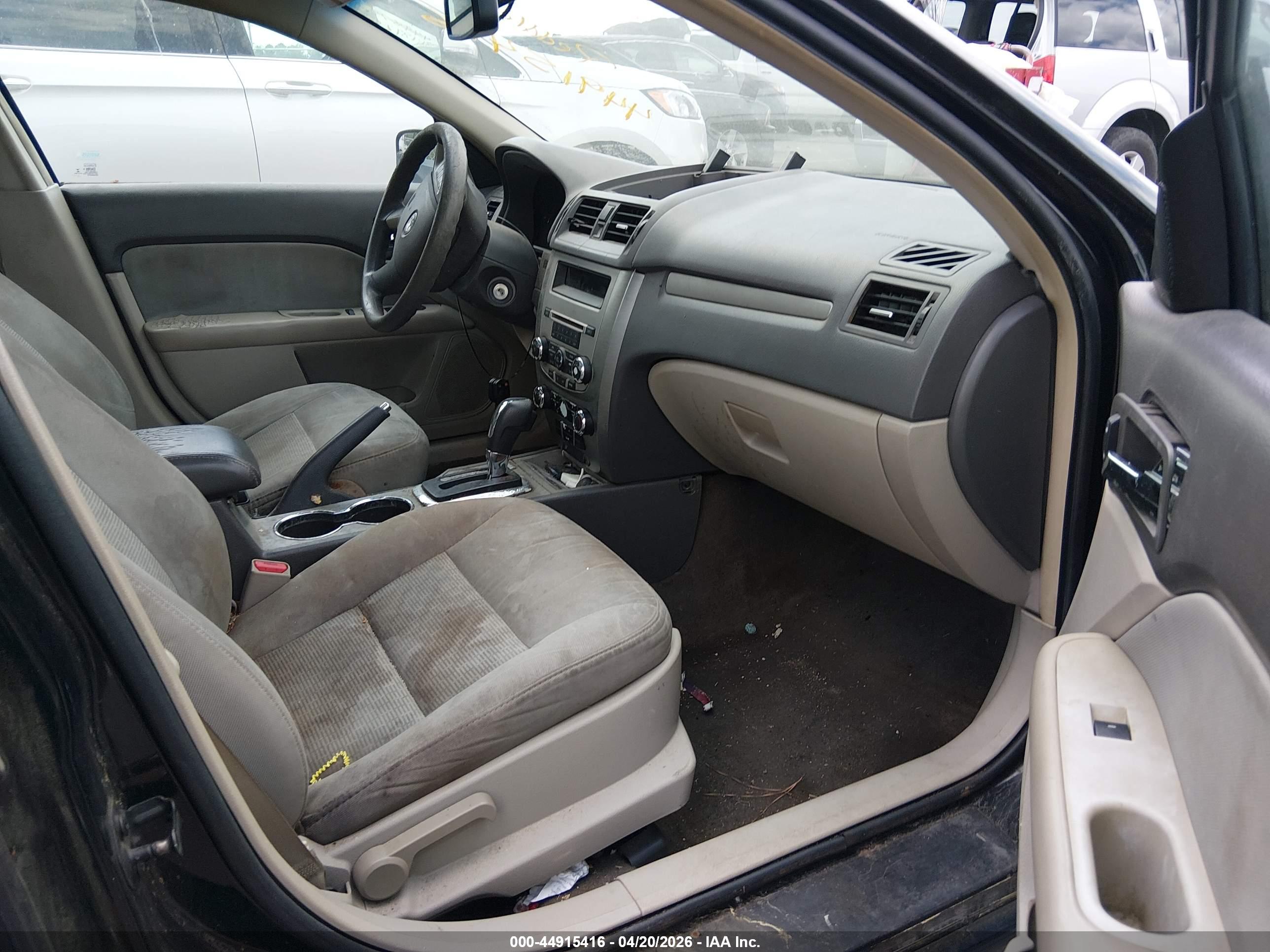 FORD FUSION image 5