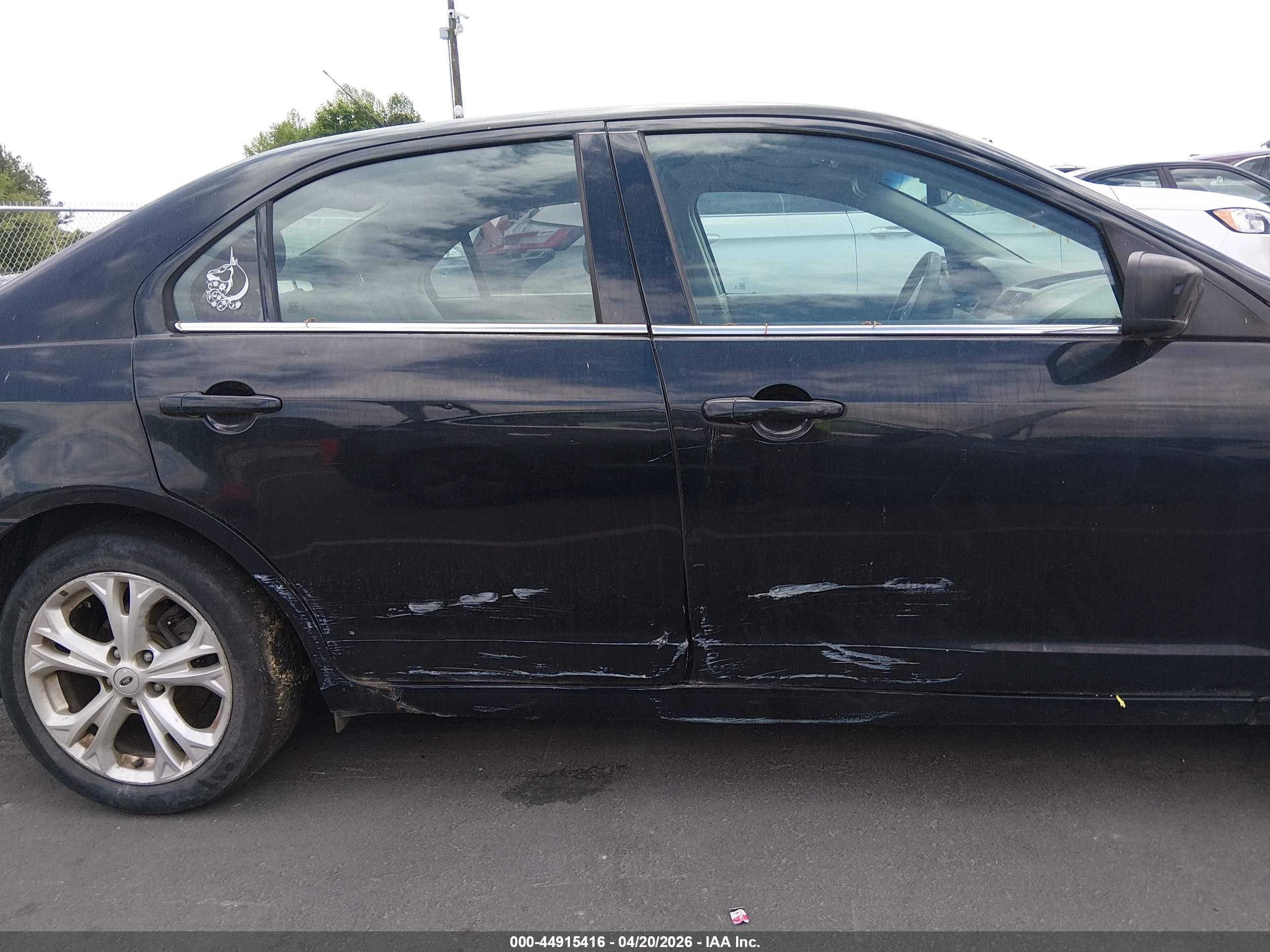 FORD FUSION image 6