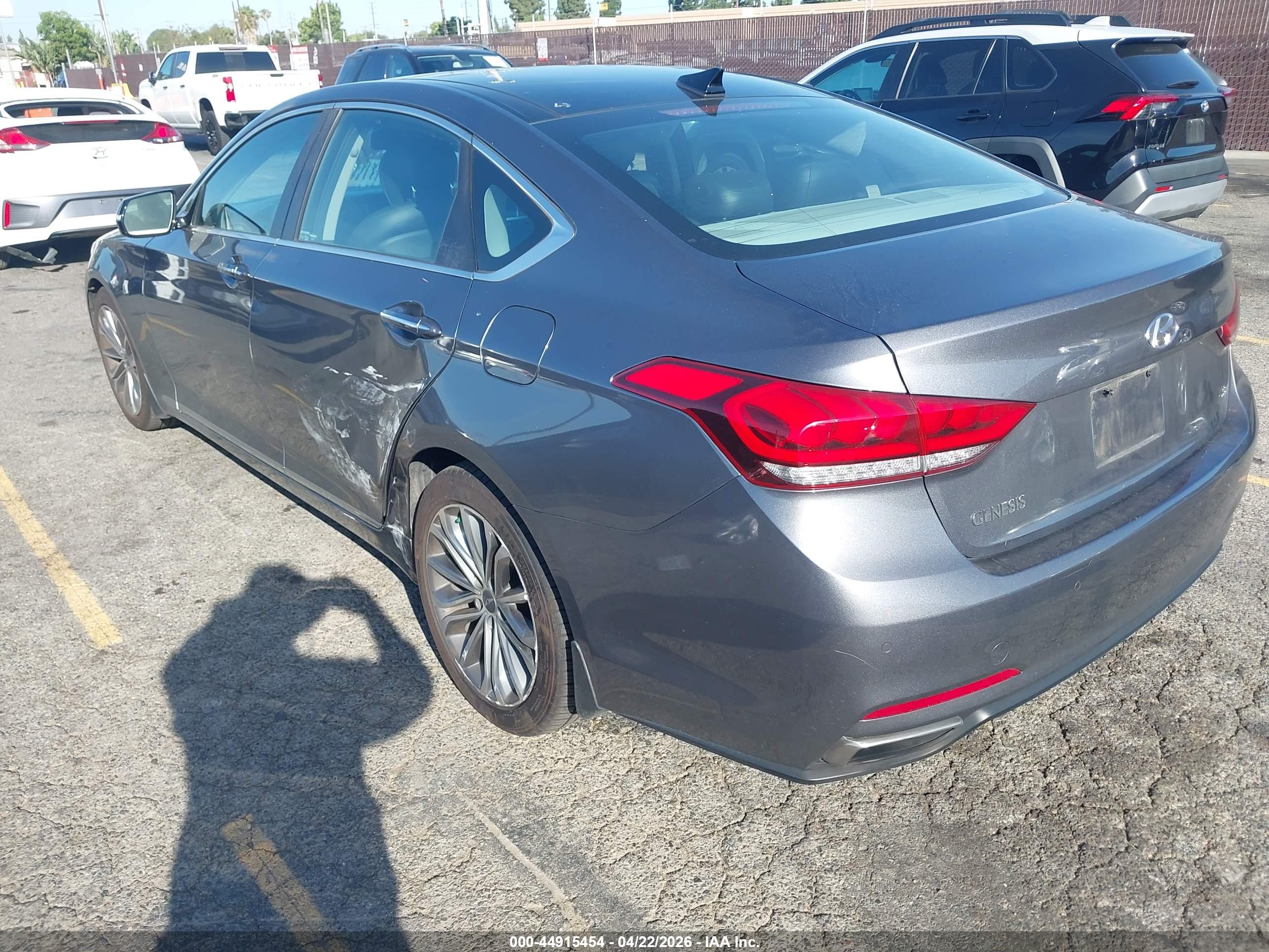 HYUNDAI GENESIS image 3