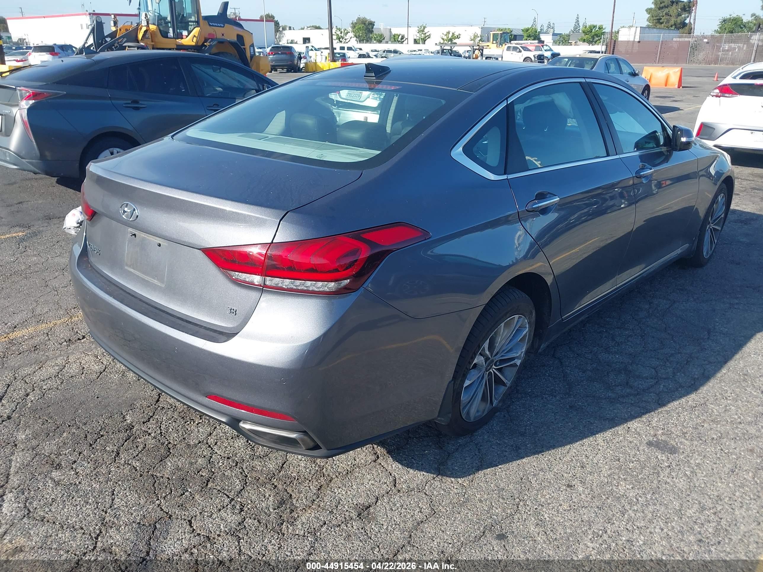 HYUNDAI GENESIS image 4