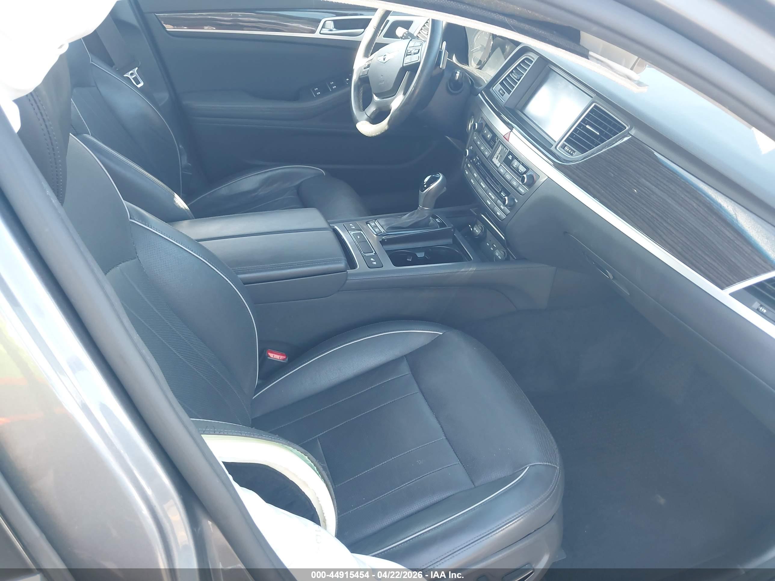 HYUNDAI GENESIS image 5