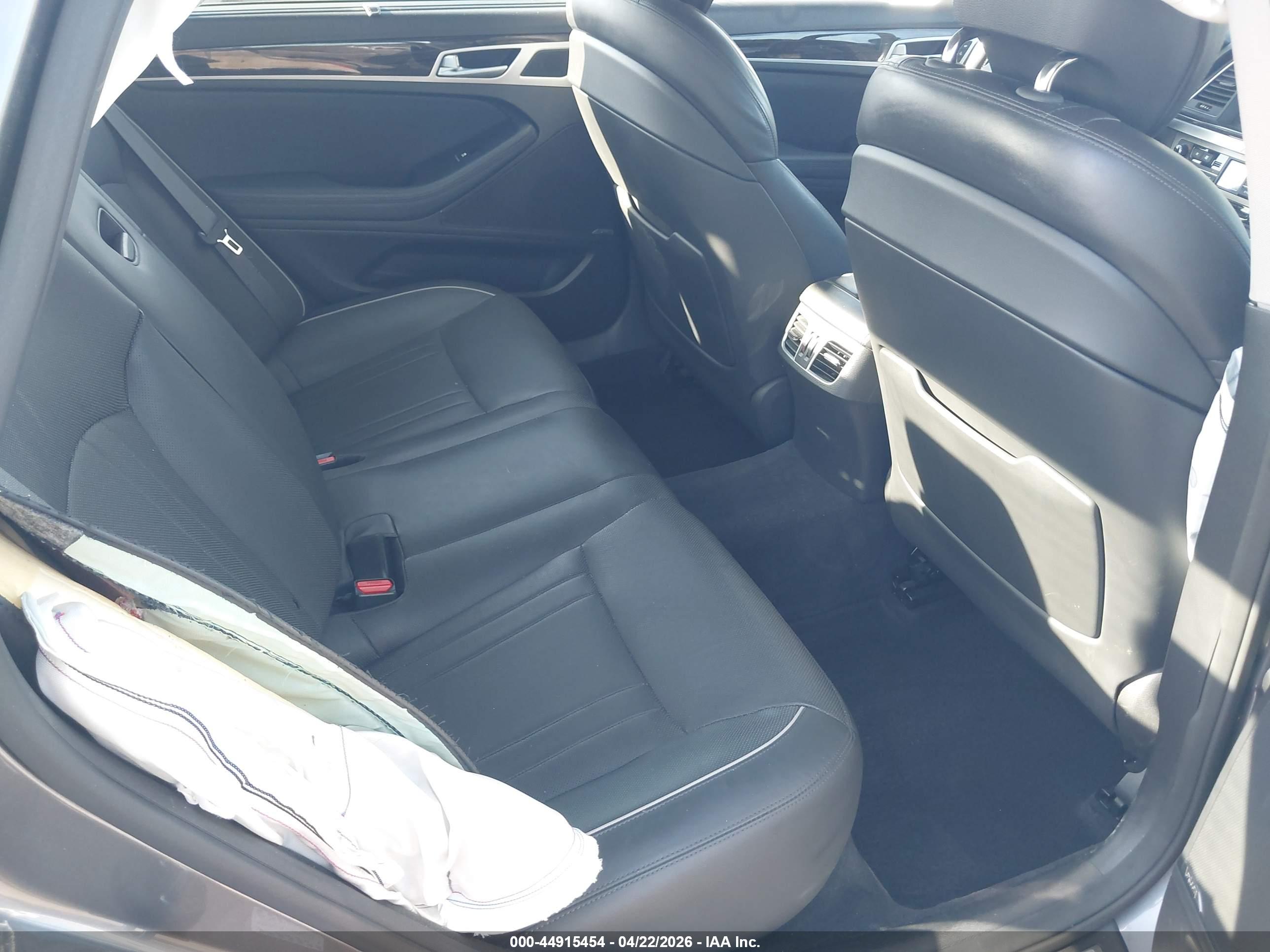 HYUNDAI GENESIS image 8