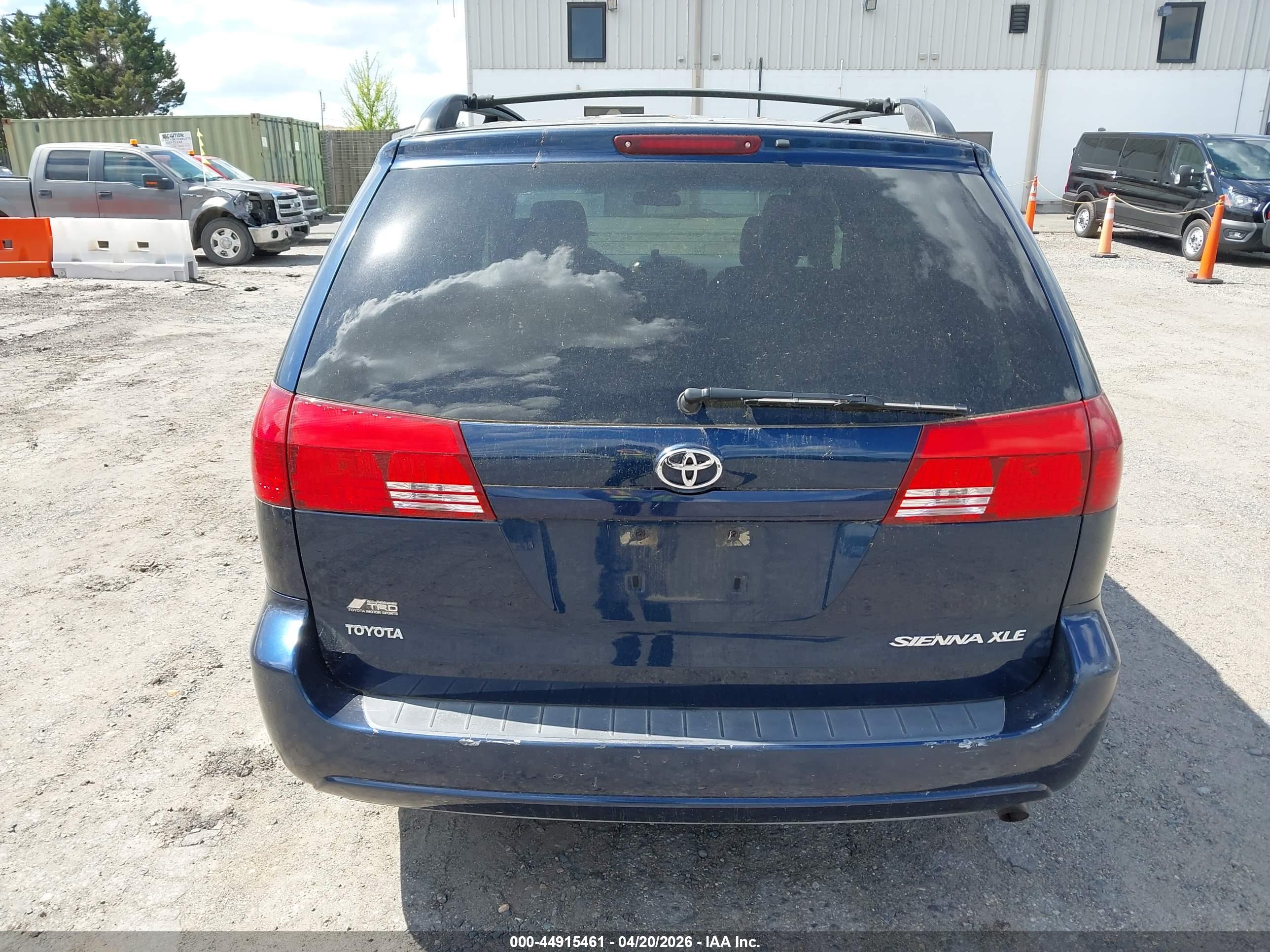 TOYOTA SIENNA image 6