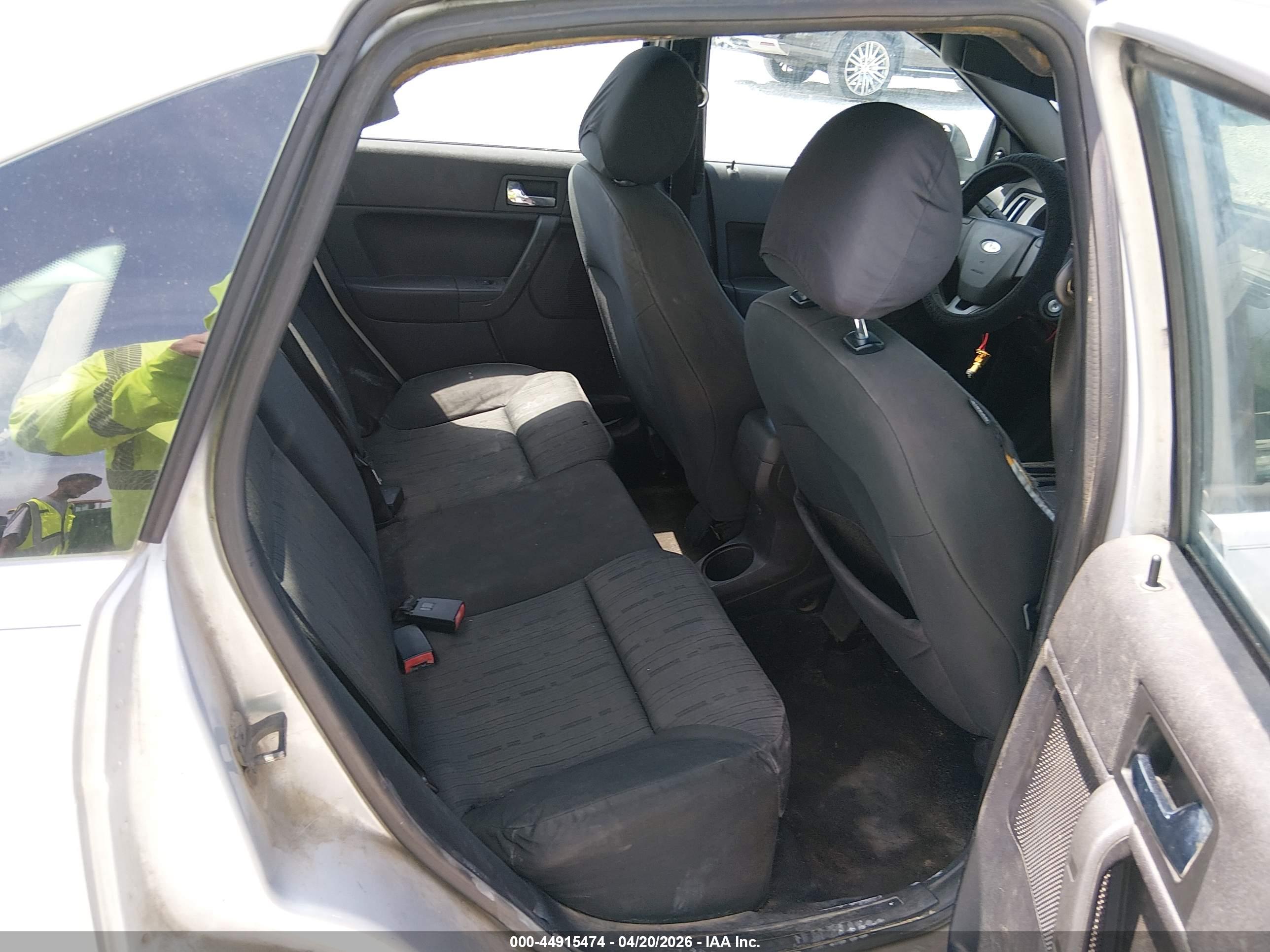 FORD FOCUS image 8