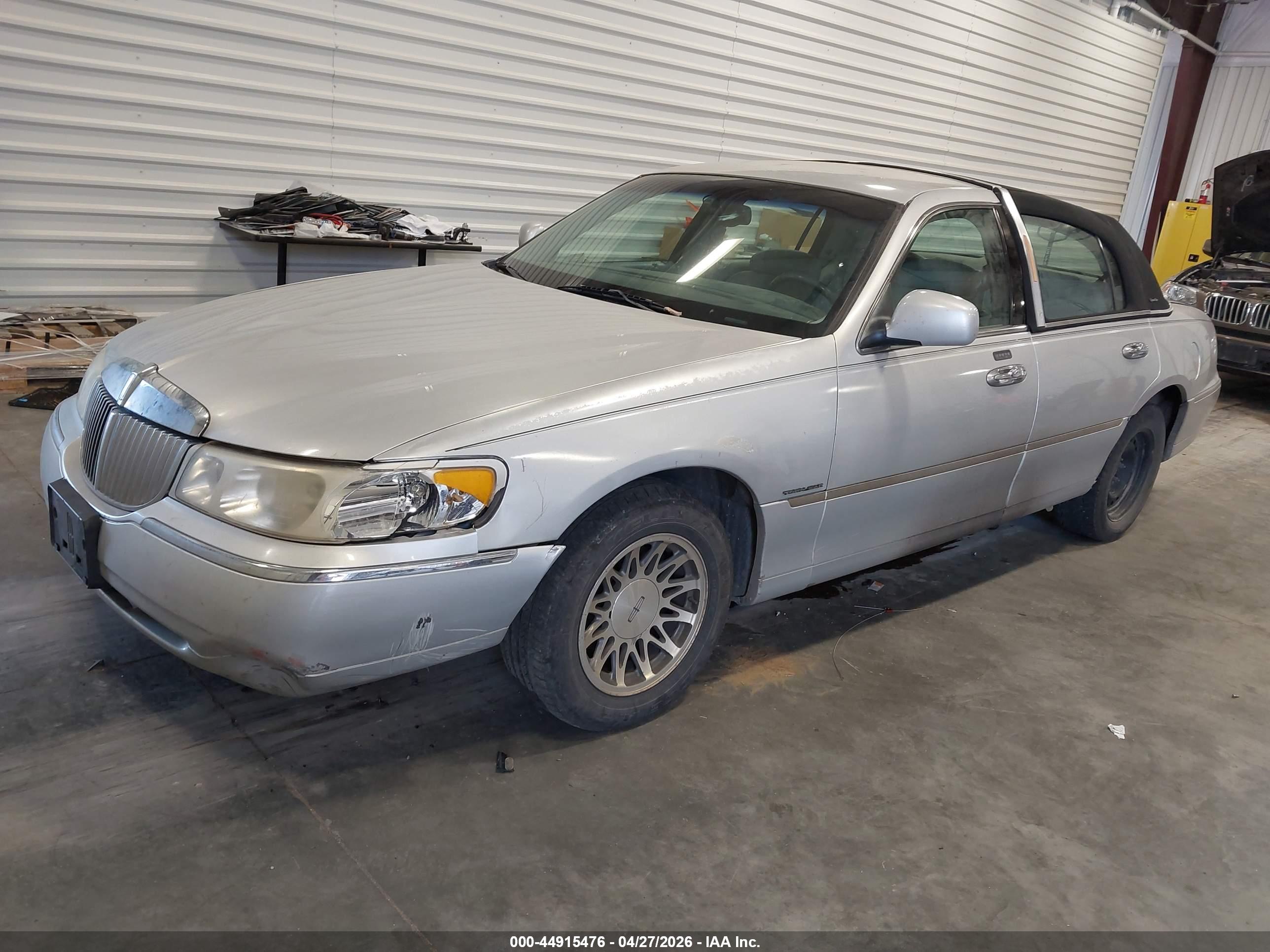 LINCOLN TOWN image 2