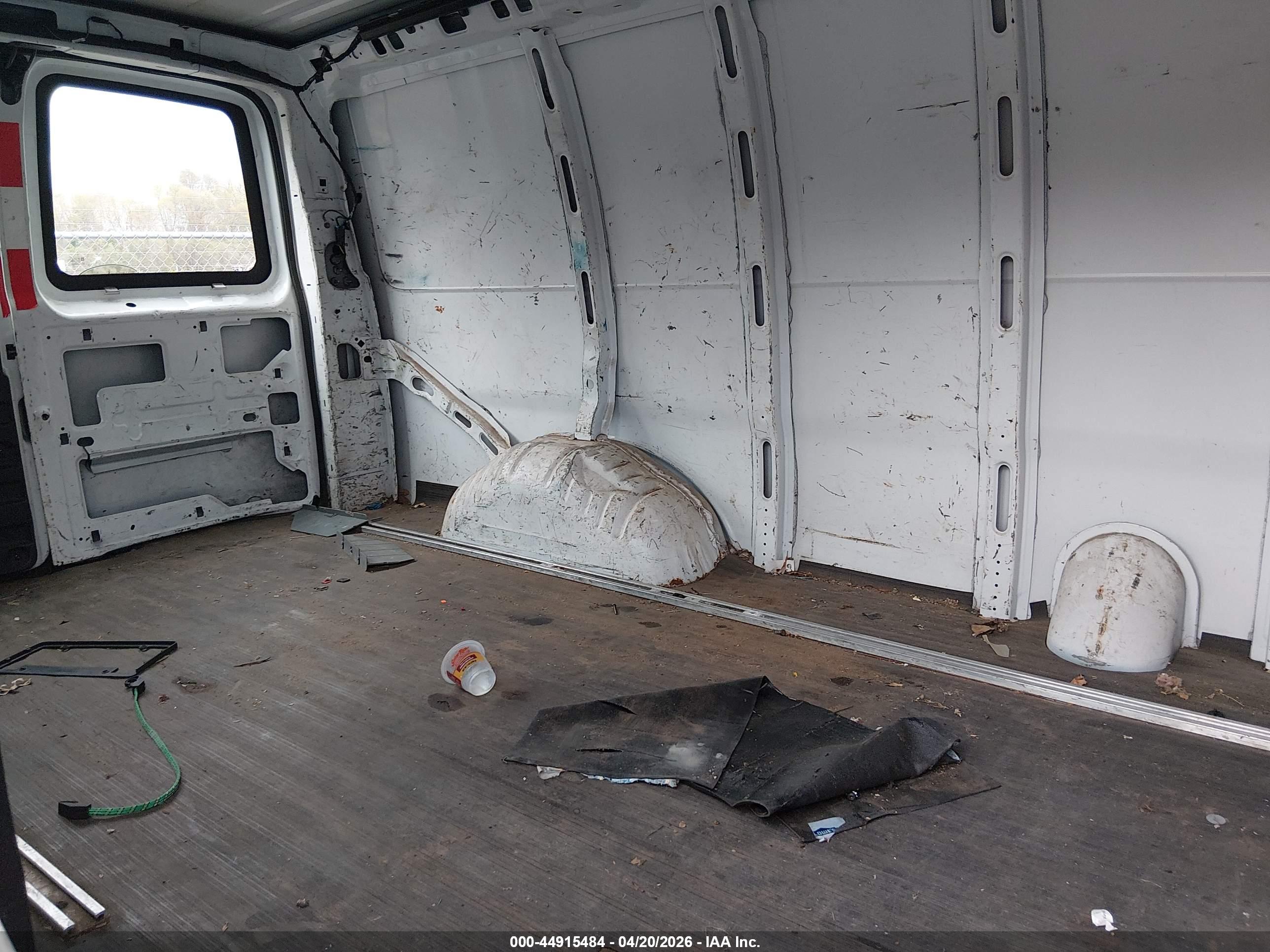 CHEVROLET EXPRESS image 8