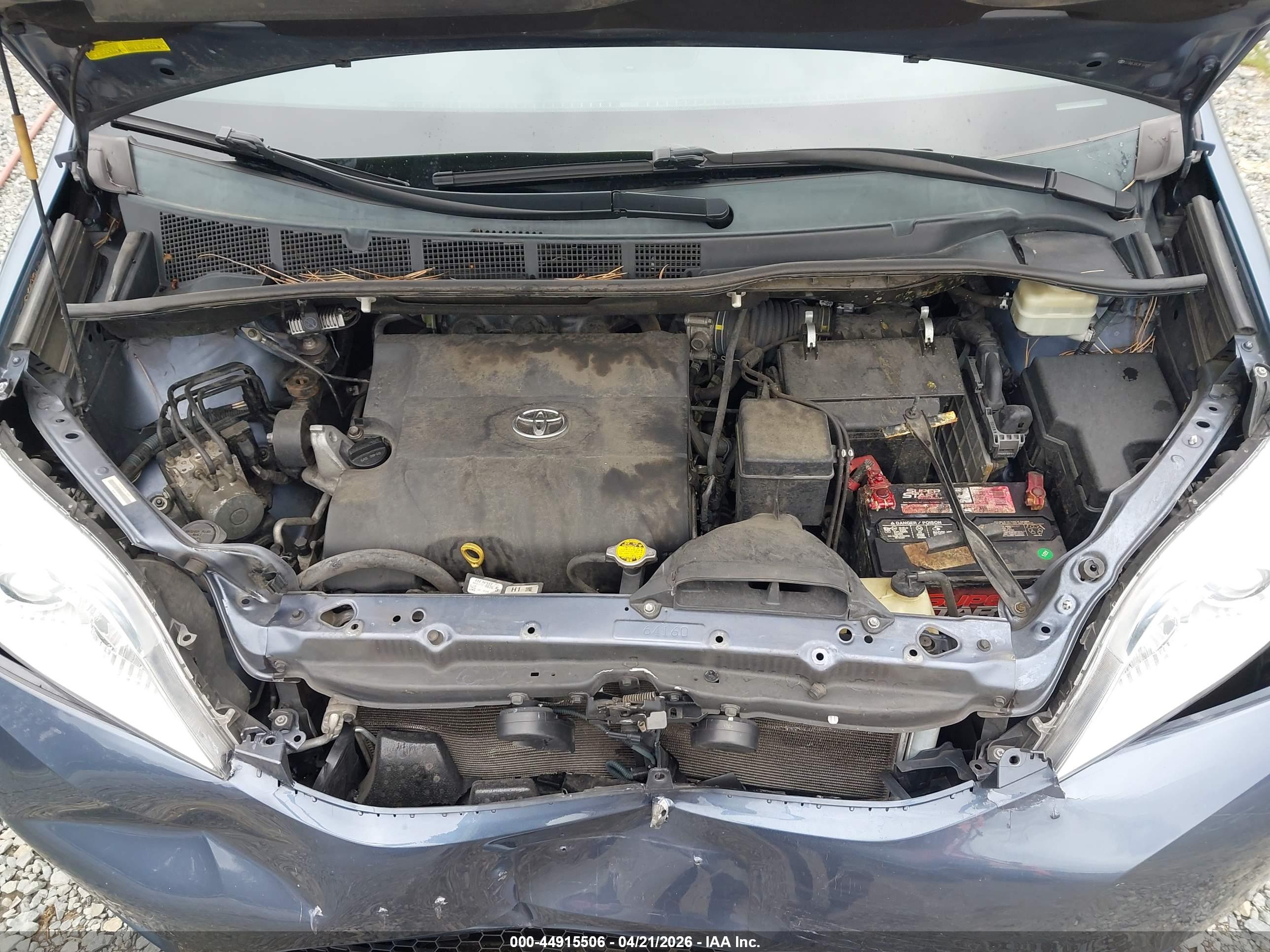 TOYOTA SIENNA image 10