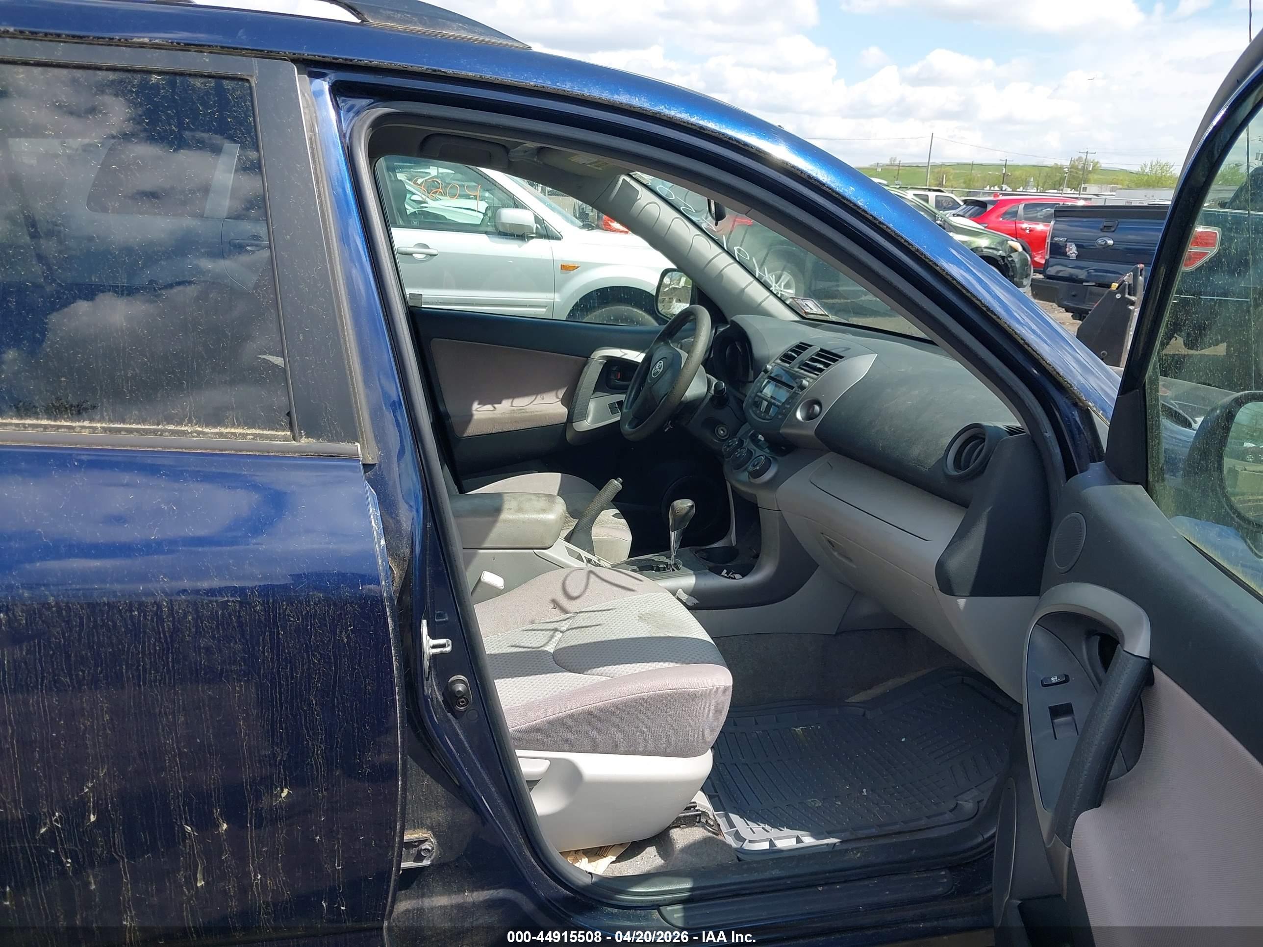 TOYOTA RAV4 image 5
